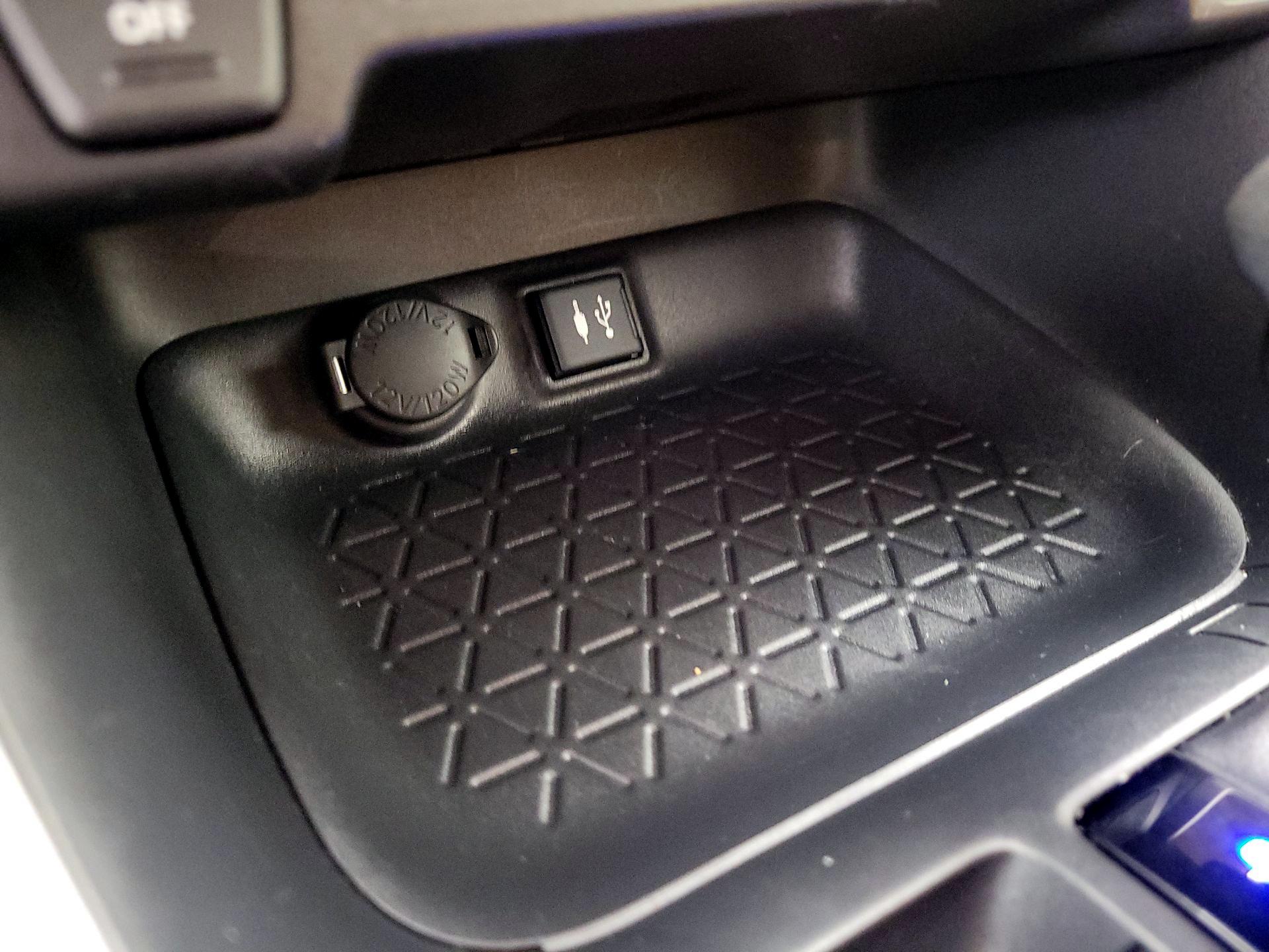 Thumbnail: 2019 Toyota RAV4 - 19