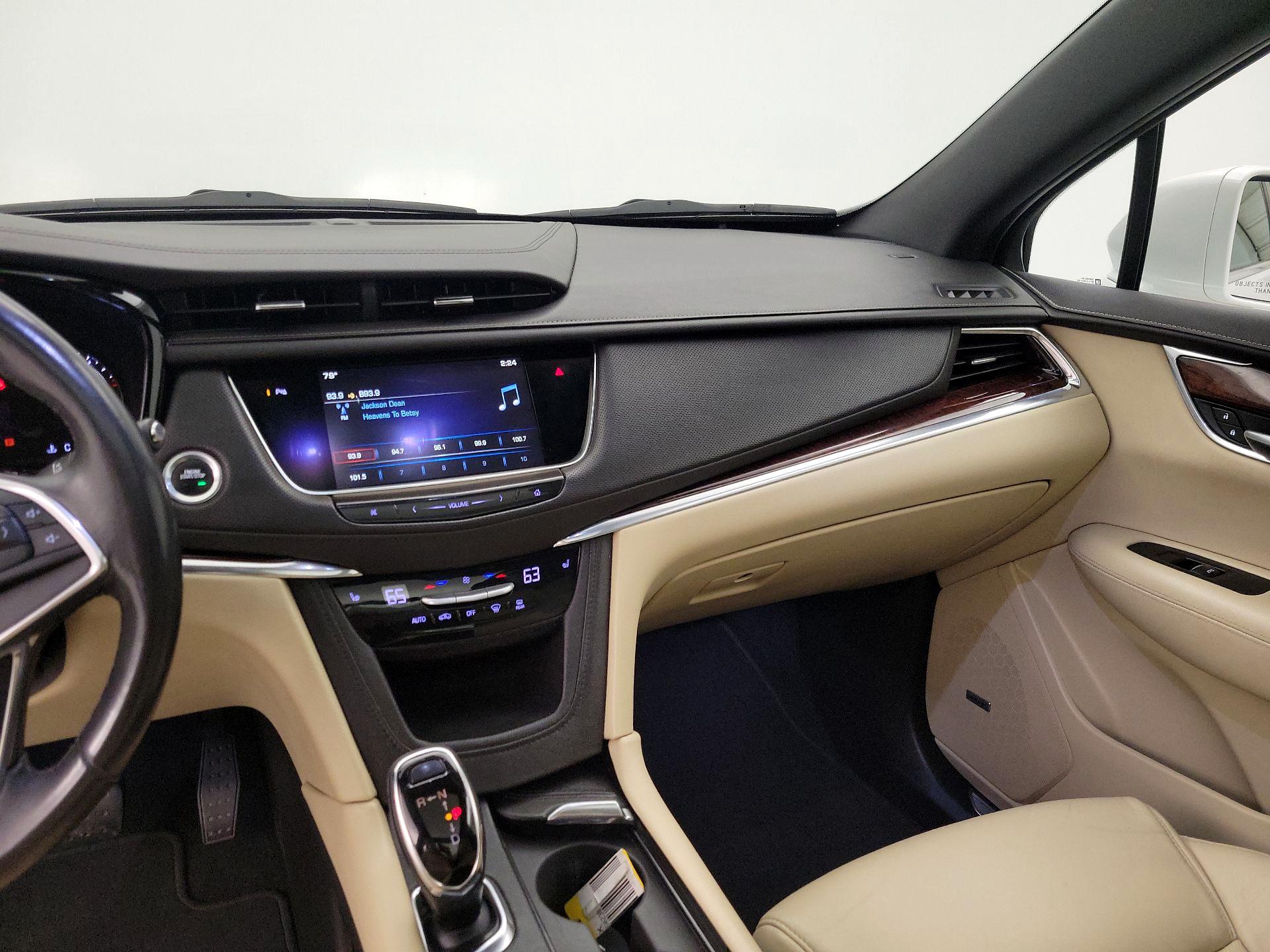 Thumbnail: 2017 Cadillac XT5 - 9