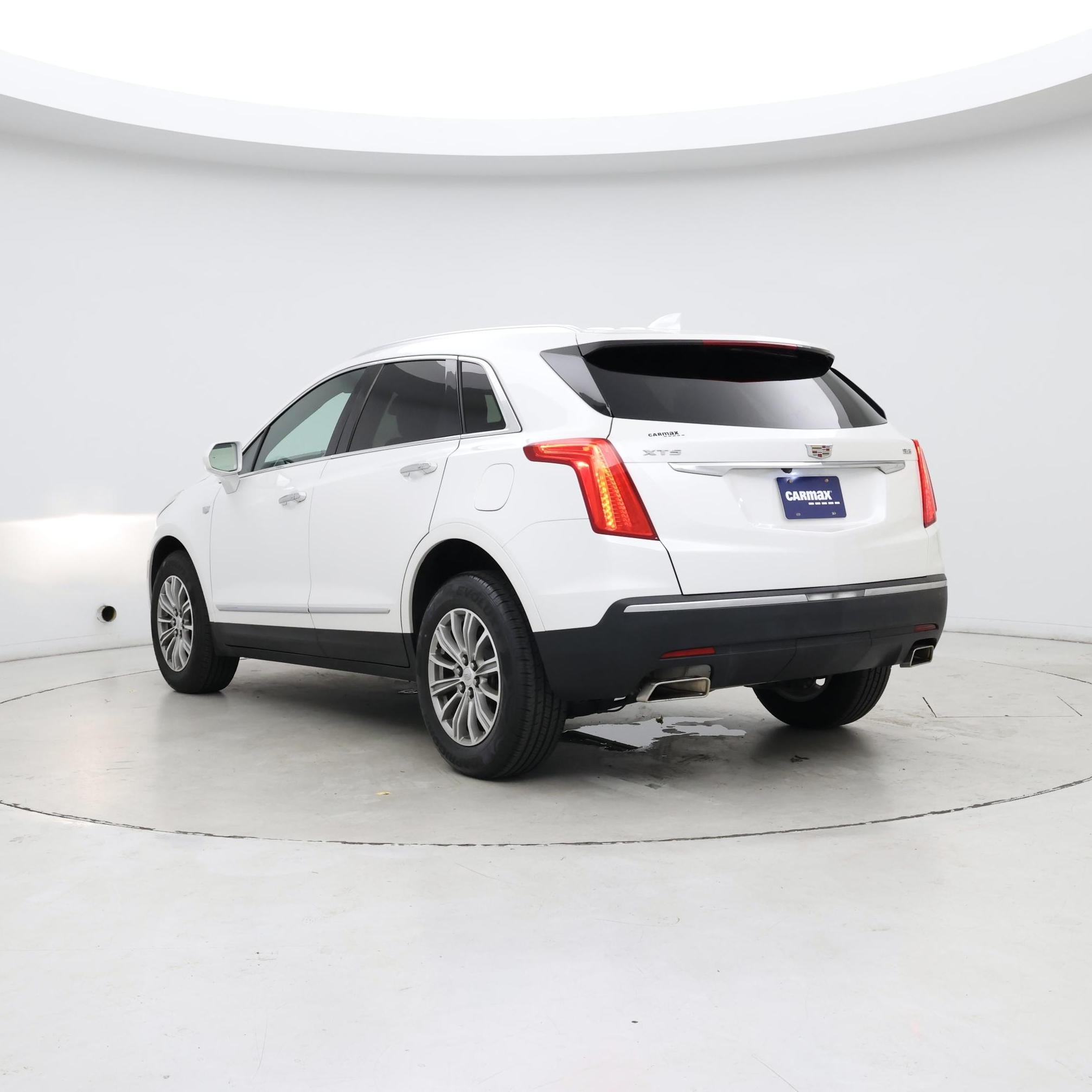 Thumbnail: 2017 Cadillac XT5 - 2