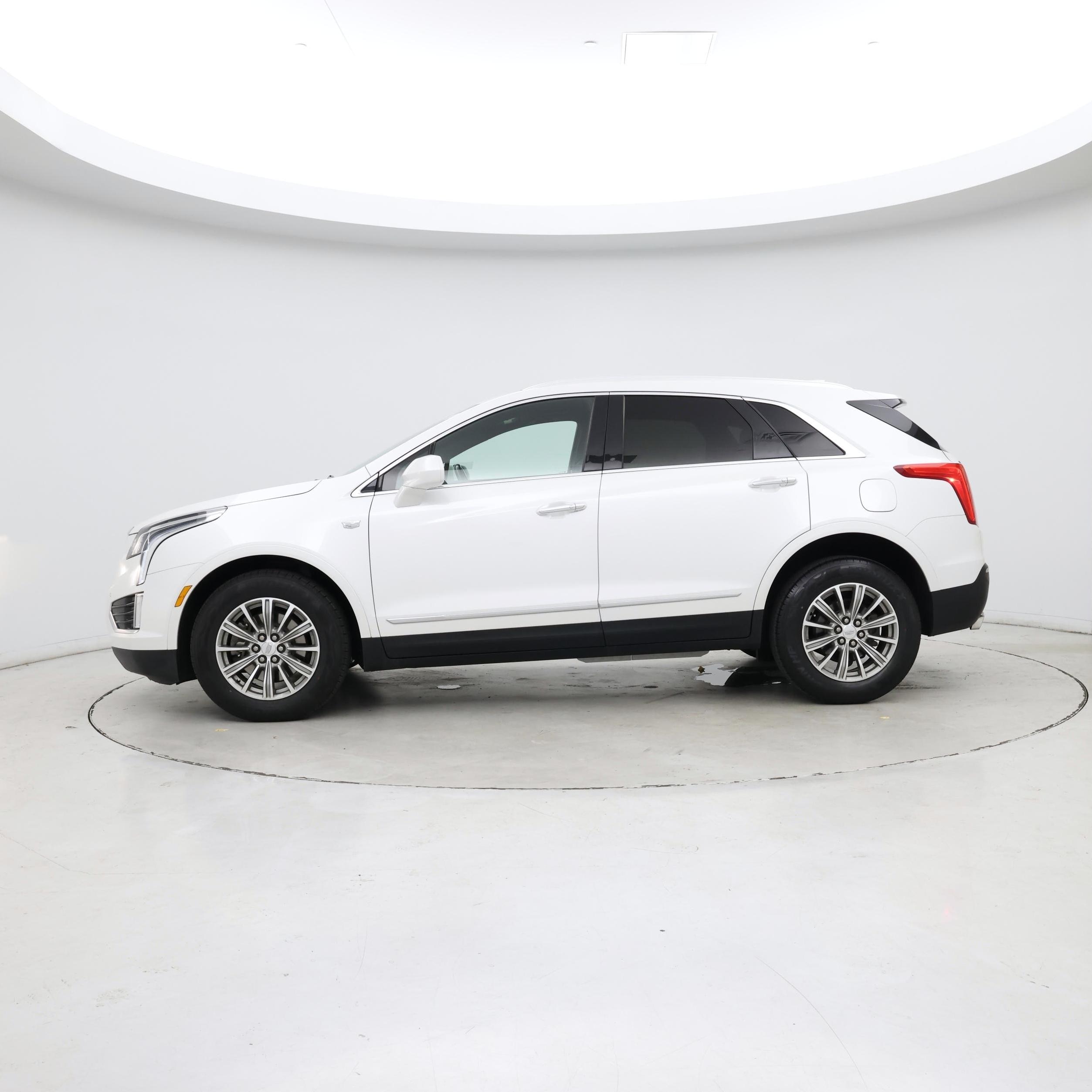 Thumbnail: 2017 Cadillac XT5 - 3
