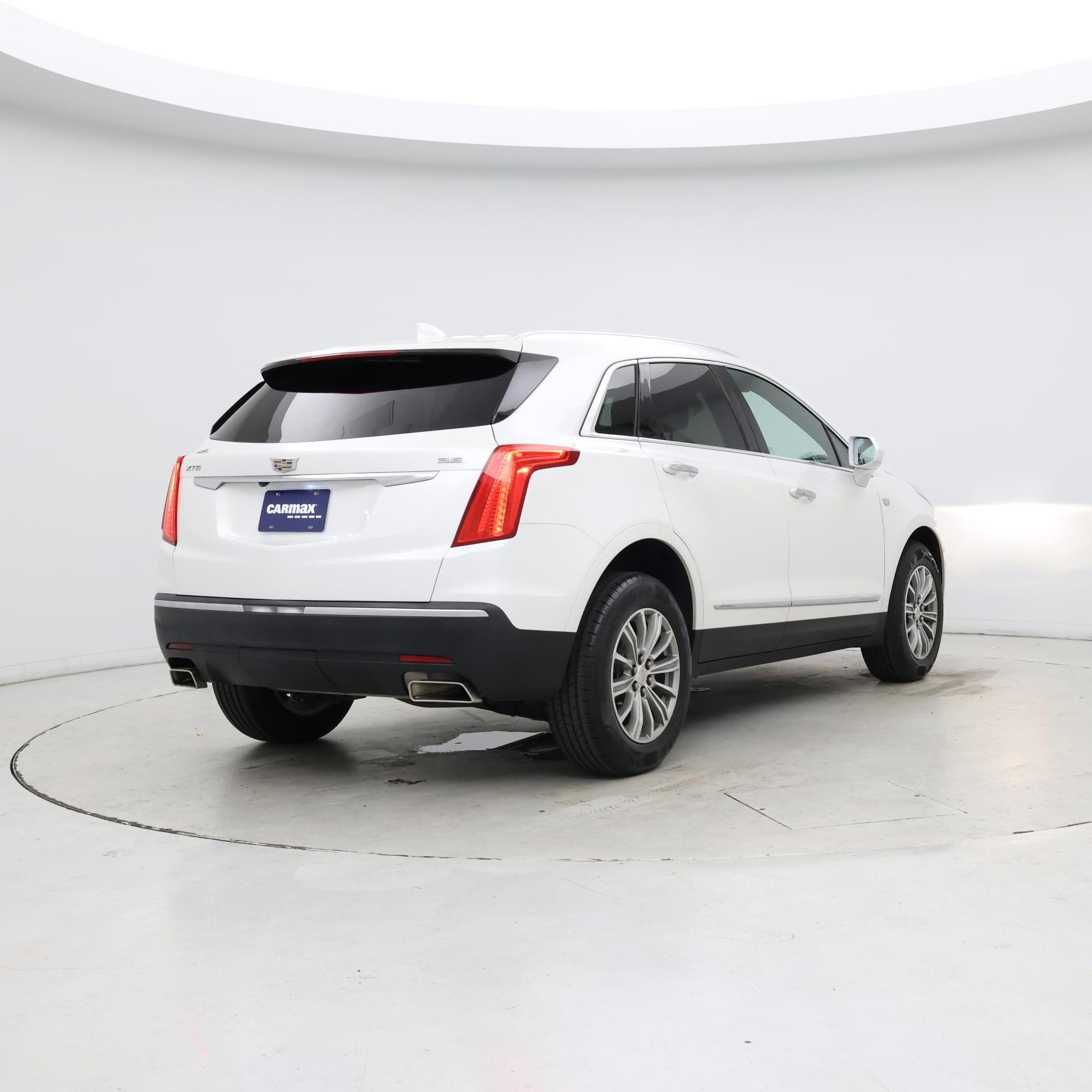 Thumbnail: 2017 Cadillac XT5 - 8