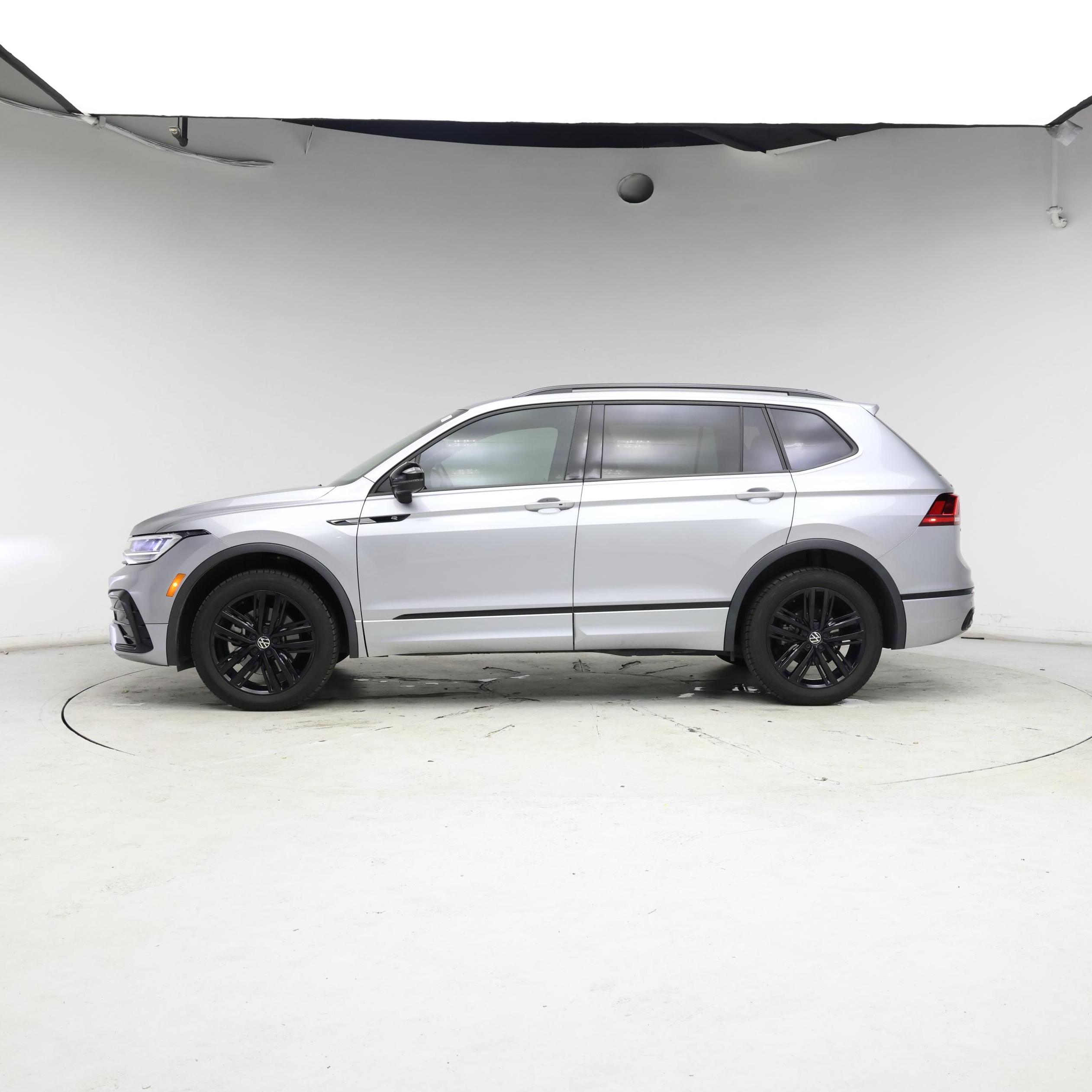 Thumbnail: 2022 Volkswagen Tiguan - 3