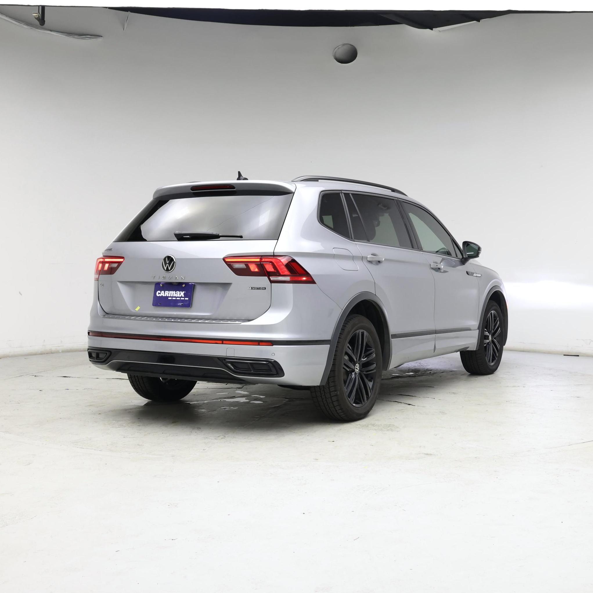 Thumbnail: 2022 Volkswagen Tiguan - 8