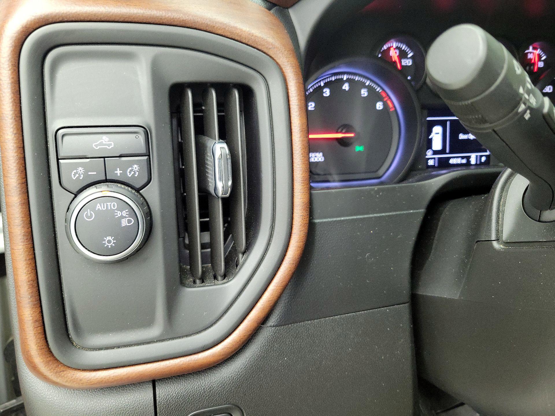Thumbnail: 2020 Chevrolet Silverado 1500 - 13