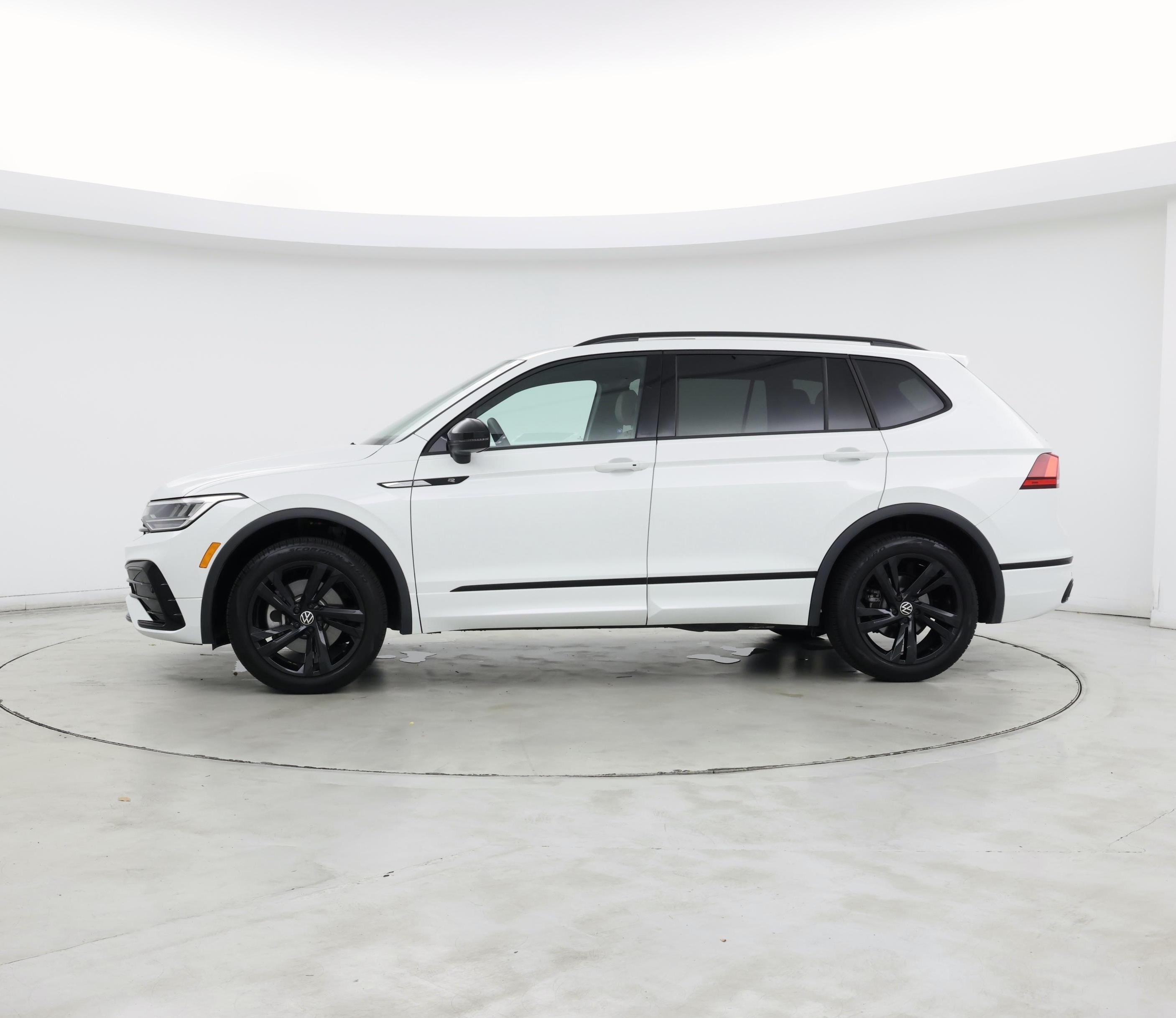 Thumbnail: 2024 Volkswagen Tiguan - 3