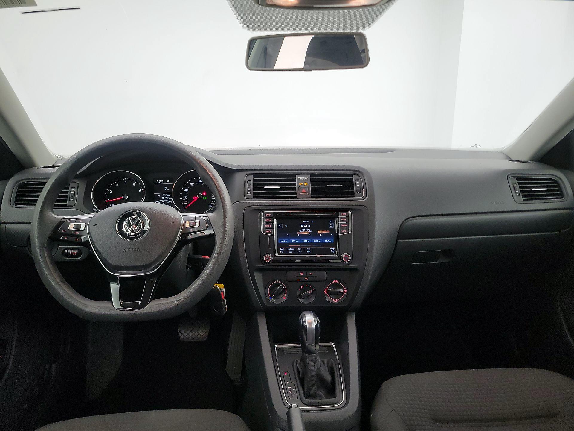 Thumbnail: 2016 Volkswagen Jetta - 9