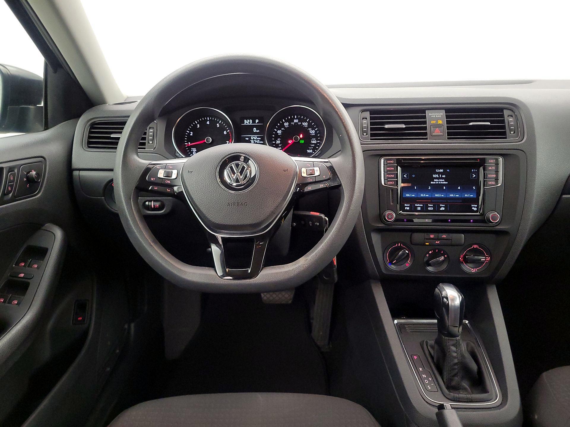 Thumbnail: 2016 Volkswagen Jetta - 10