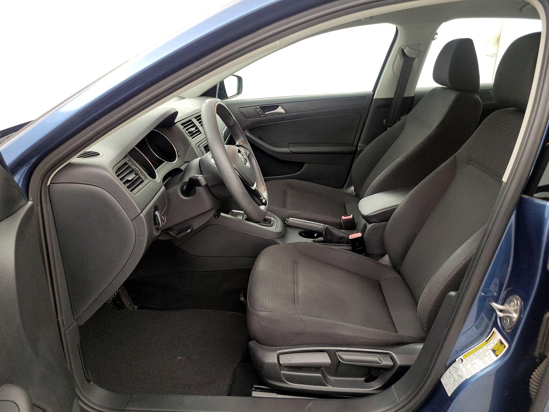 Thumbnail: 2016 Volkswagen Jetta - 11