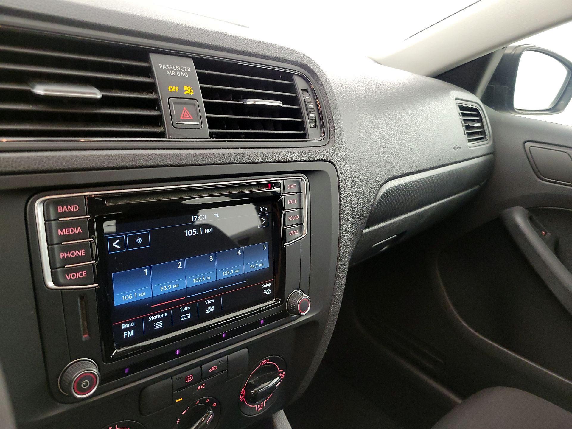 Thumbnail: 2016 Volkswagen Jetta - 15