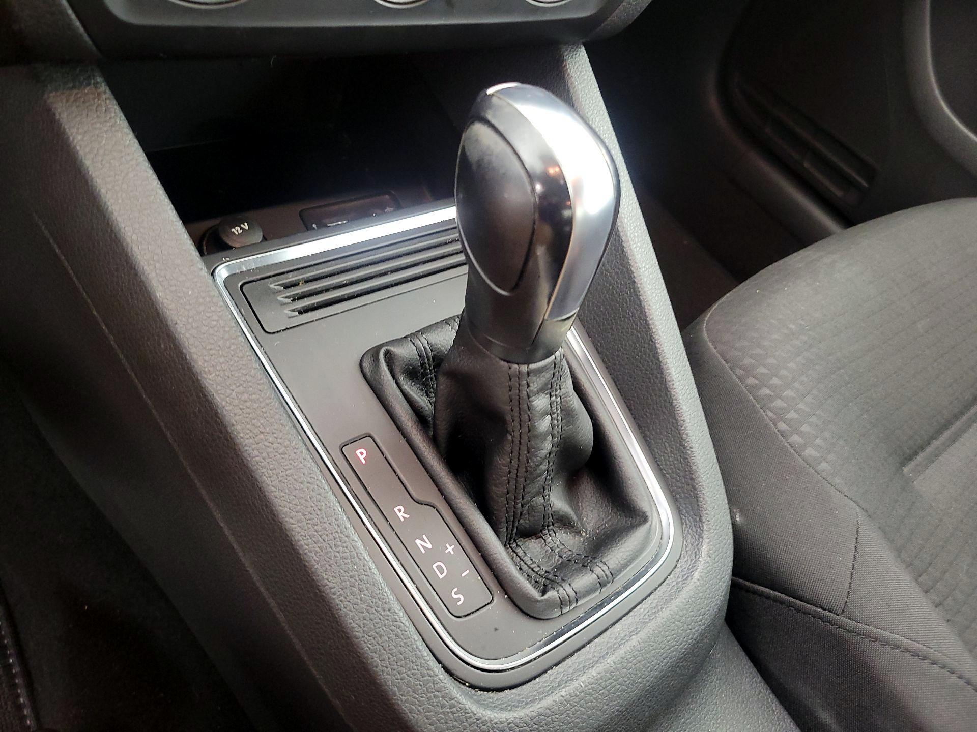 Thumbnail: 2016 Volkswagen Jetta - 17