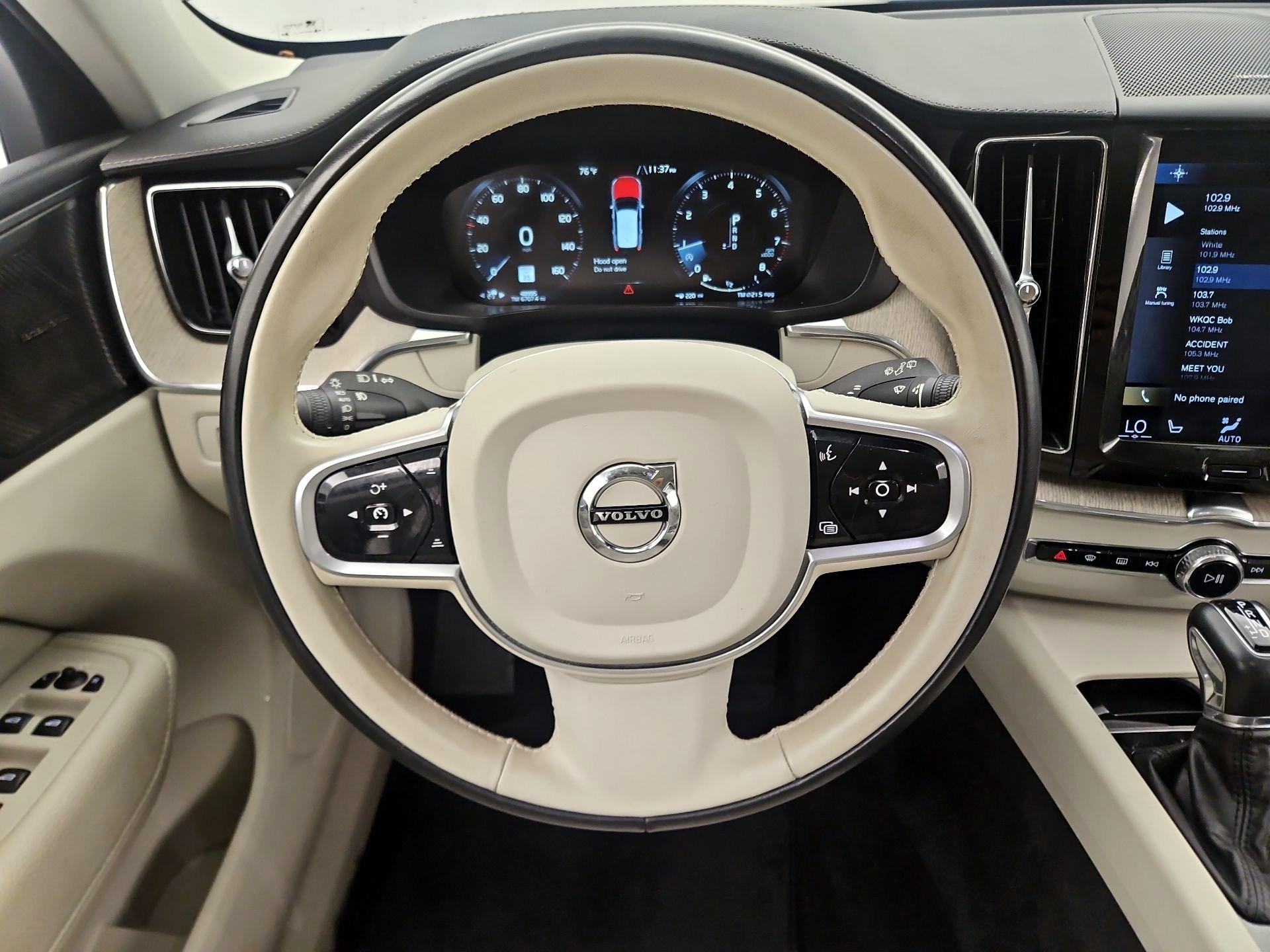 Thumbnail: 2019 Volvo XC60 - 10
