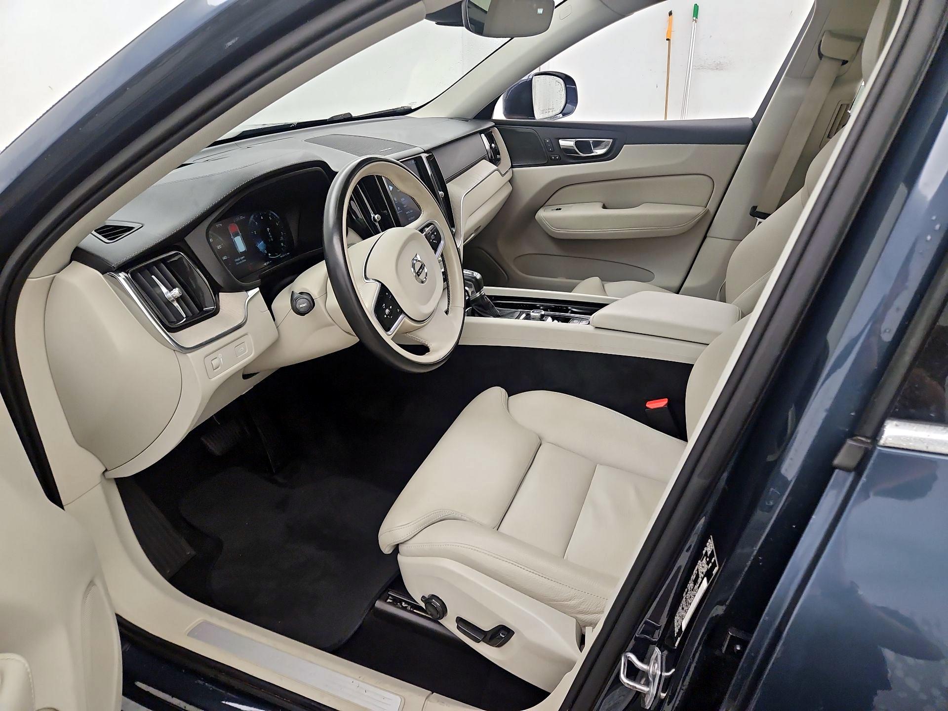 Thumbnail: 2019 Volvo XC60 - 11