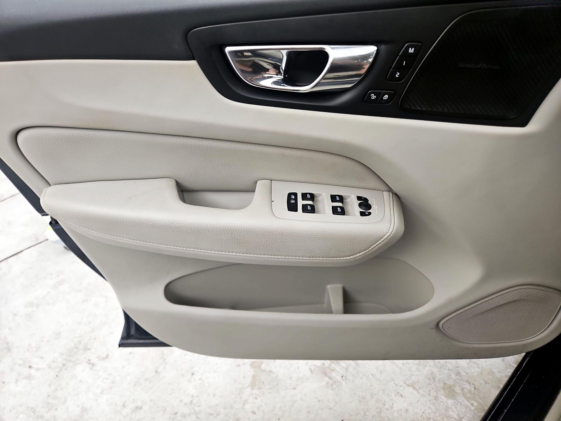 Thumbnail: 2019 Volvo XC60 - 12