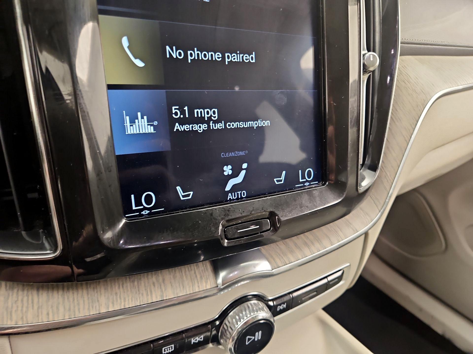 Thumbnail: 2019 Volvo XC60 - 16