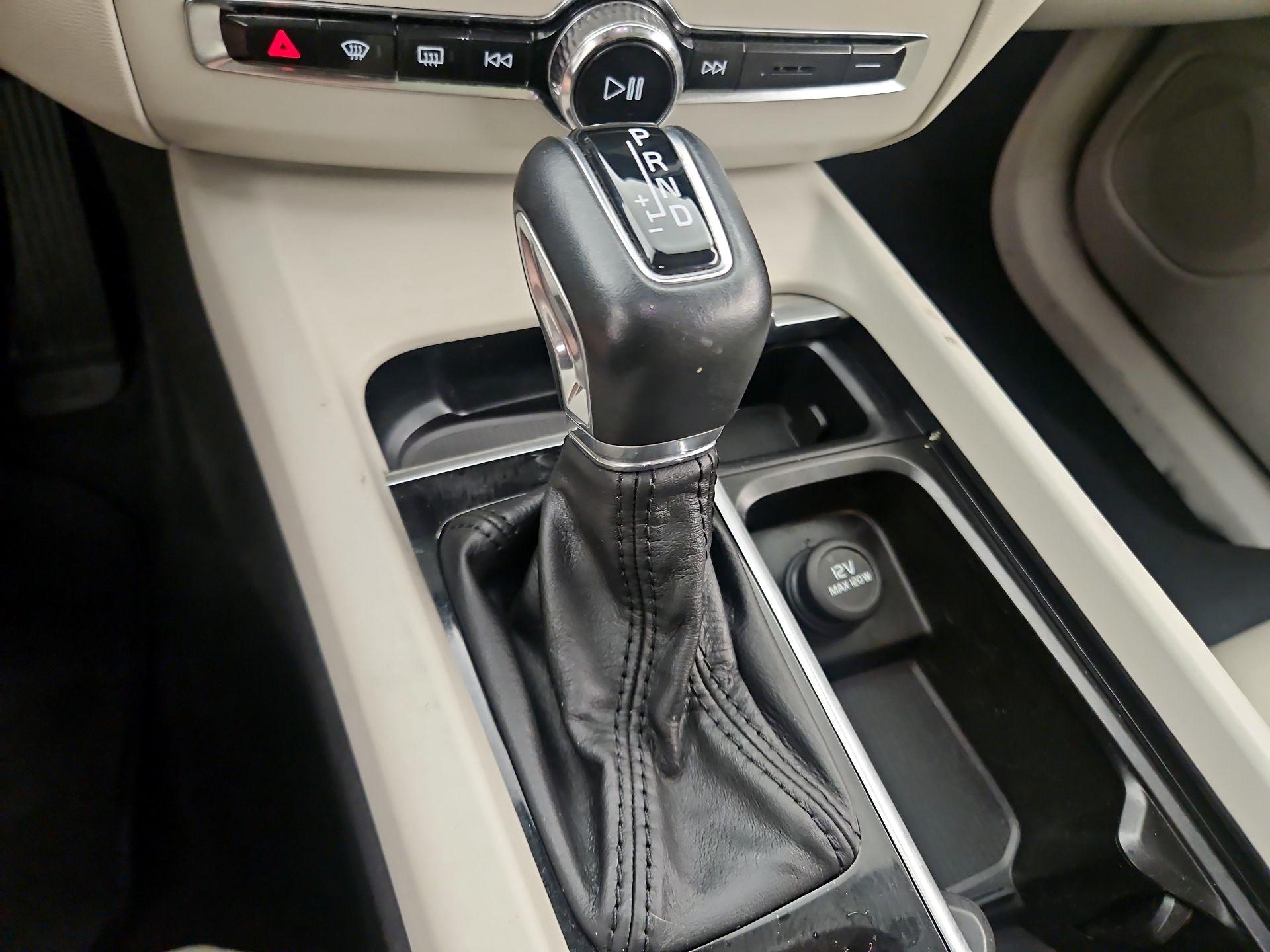 Thumbnail: 2019 Volvo XC60 - 17