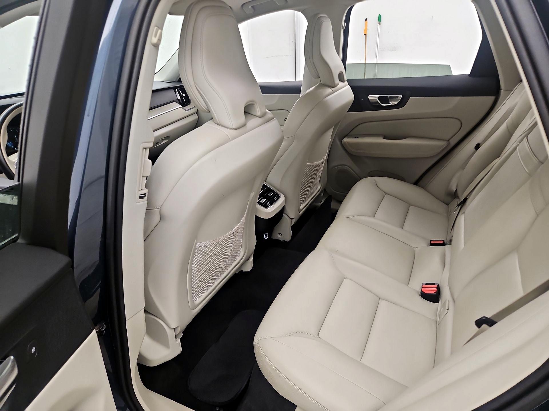 Thumbnail: 2019 Volvo XC60 - 19
