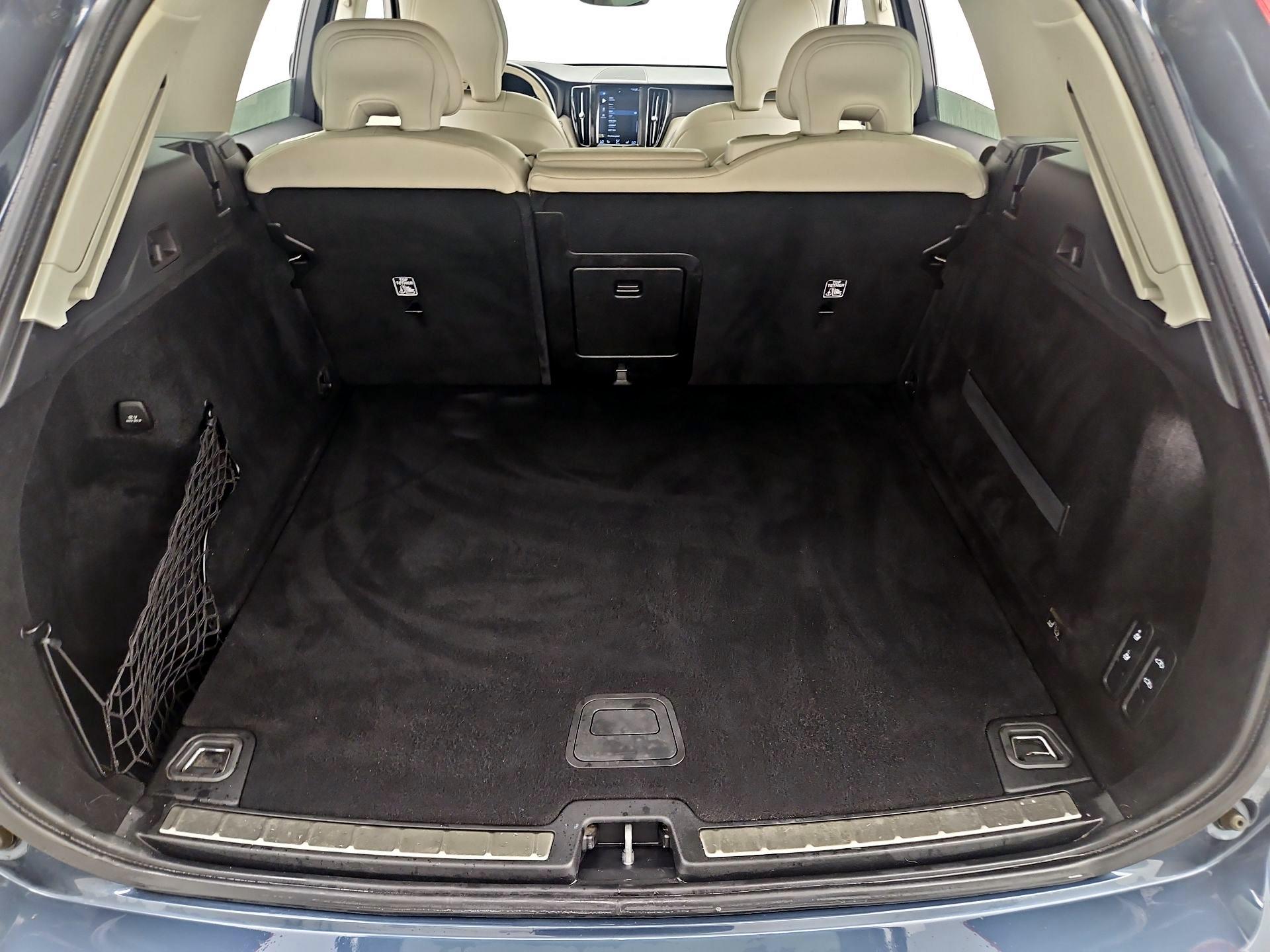 Thumbnail: 2019 Volvo XC60 - 20
