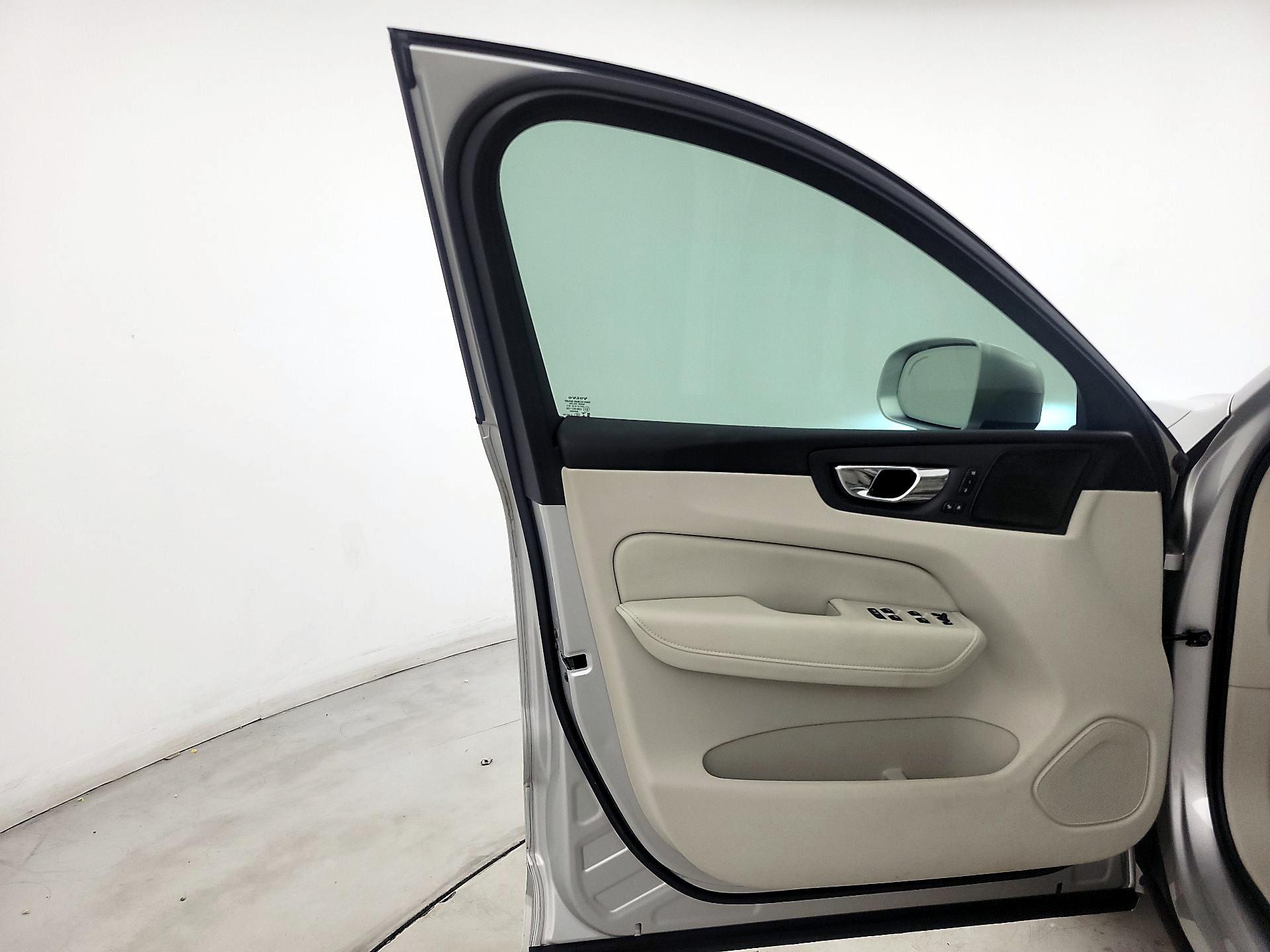Thumbnail: 2020 Volvo XC60 - 12
