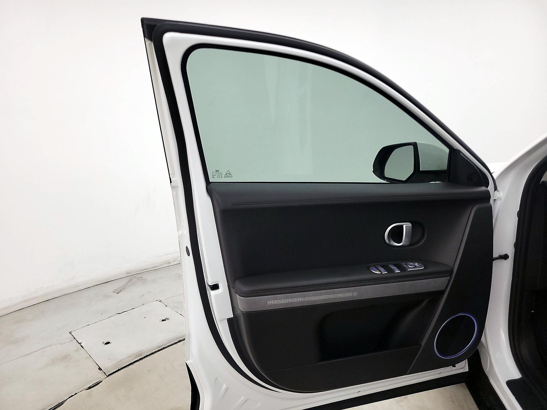 Thumbnail: 2023 Hyundai Ioniq 5 - 12