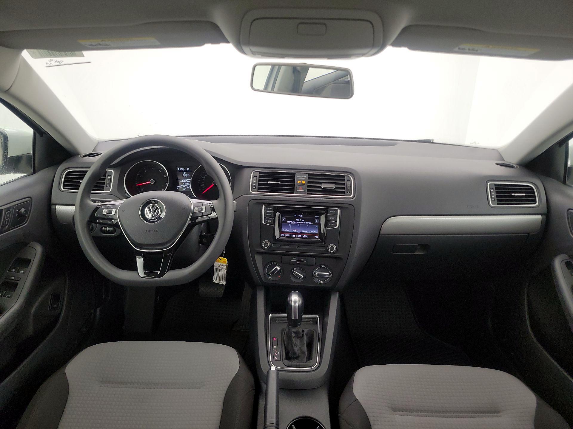 Thumbnail: 2017 Volkswagen Jetta - 9