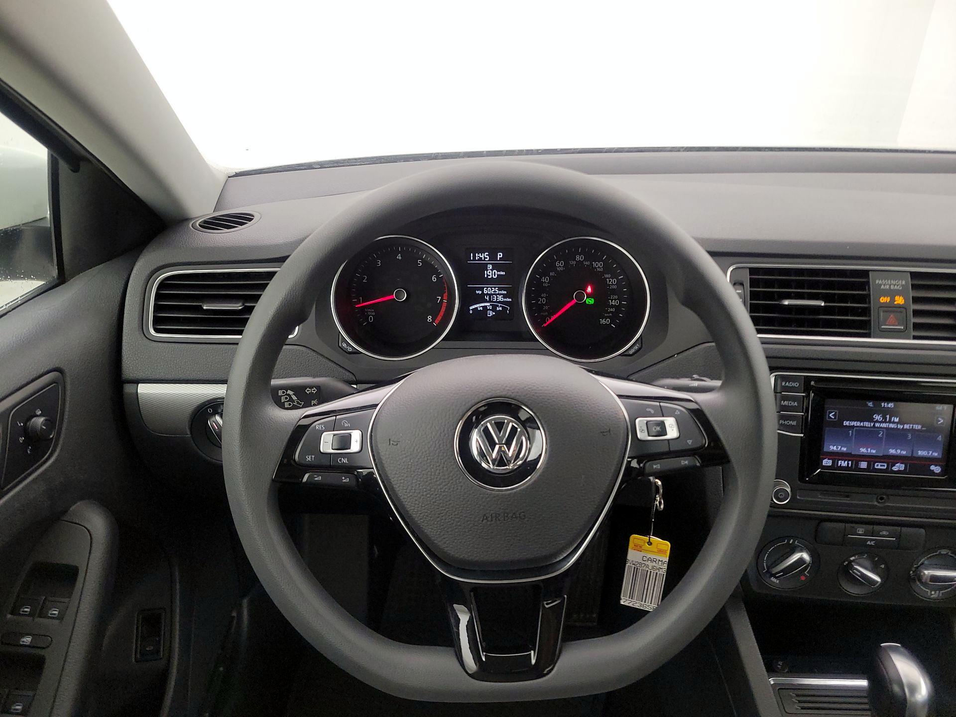 Thumbnail: 2017 Volkswagen Jetta - 10