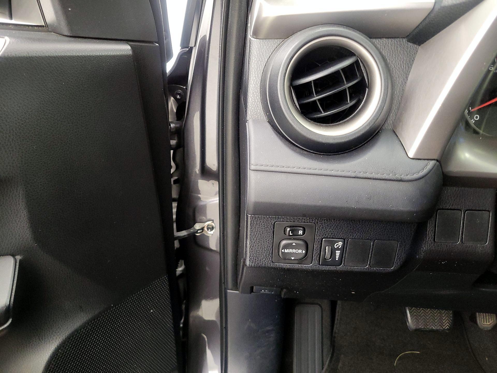 Thumbnail: 2016 Toyota RAV4 - 13