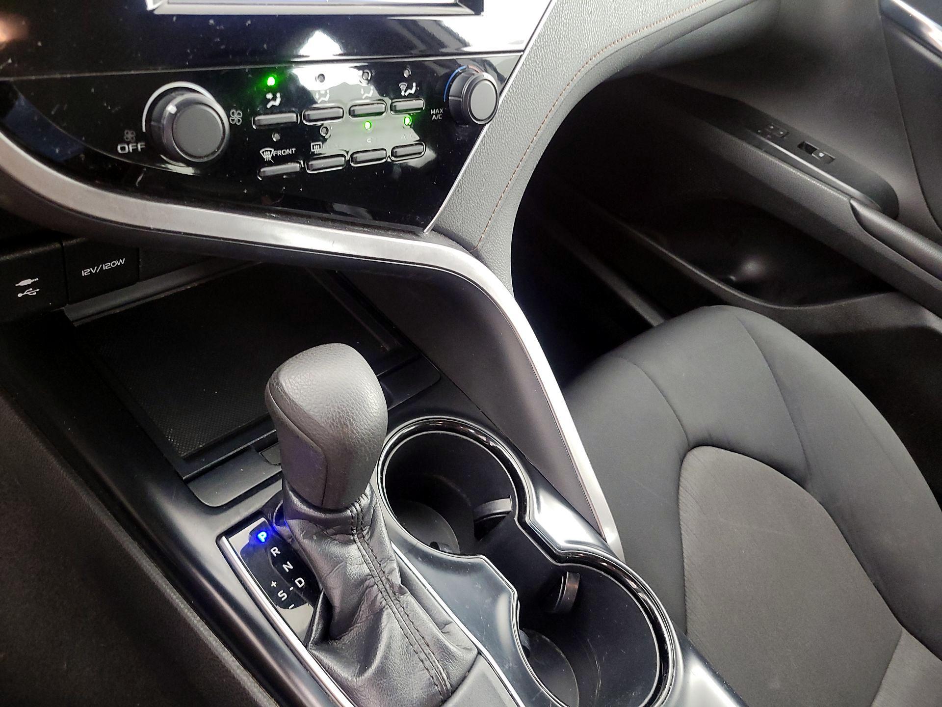 Thumbnail: 2018 Toyota Camry - 16