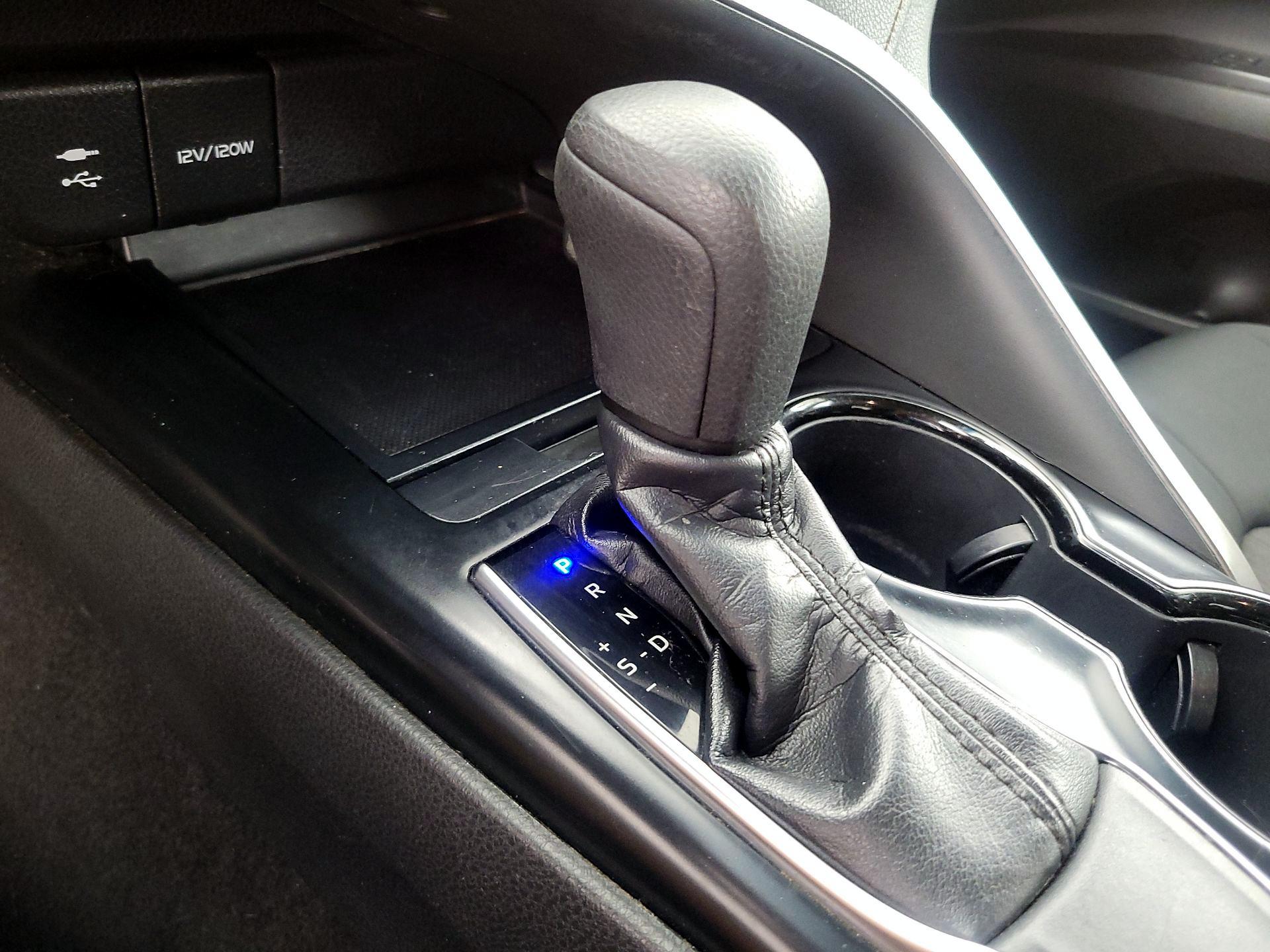Thumbnail: 2018 Toyota Camry - 17