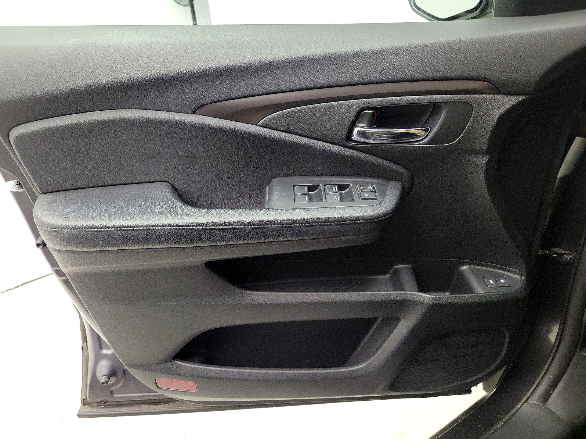 Thumbnail: 2016 Honda Pilot - 12