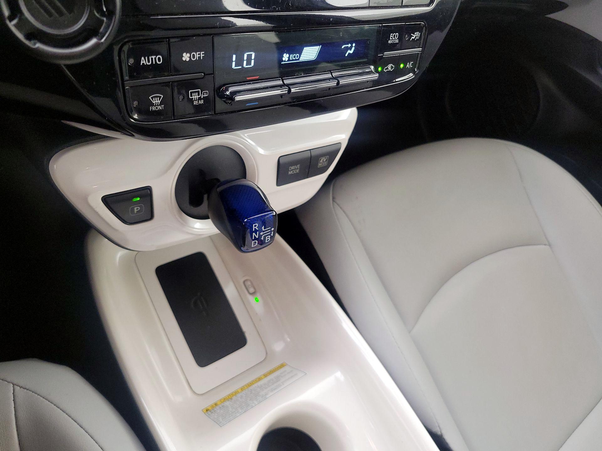 Thumbnail: 2016 Toyota Prius - 17