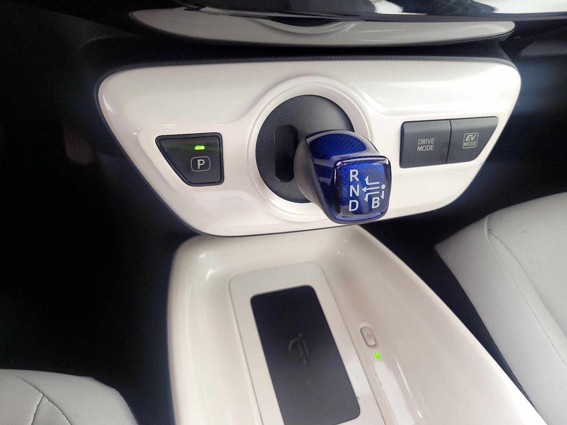 Thumbnail: 2016 Toyota Prius - 18