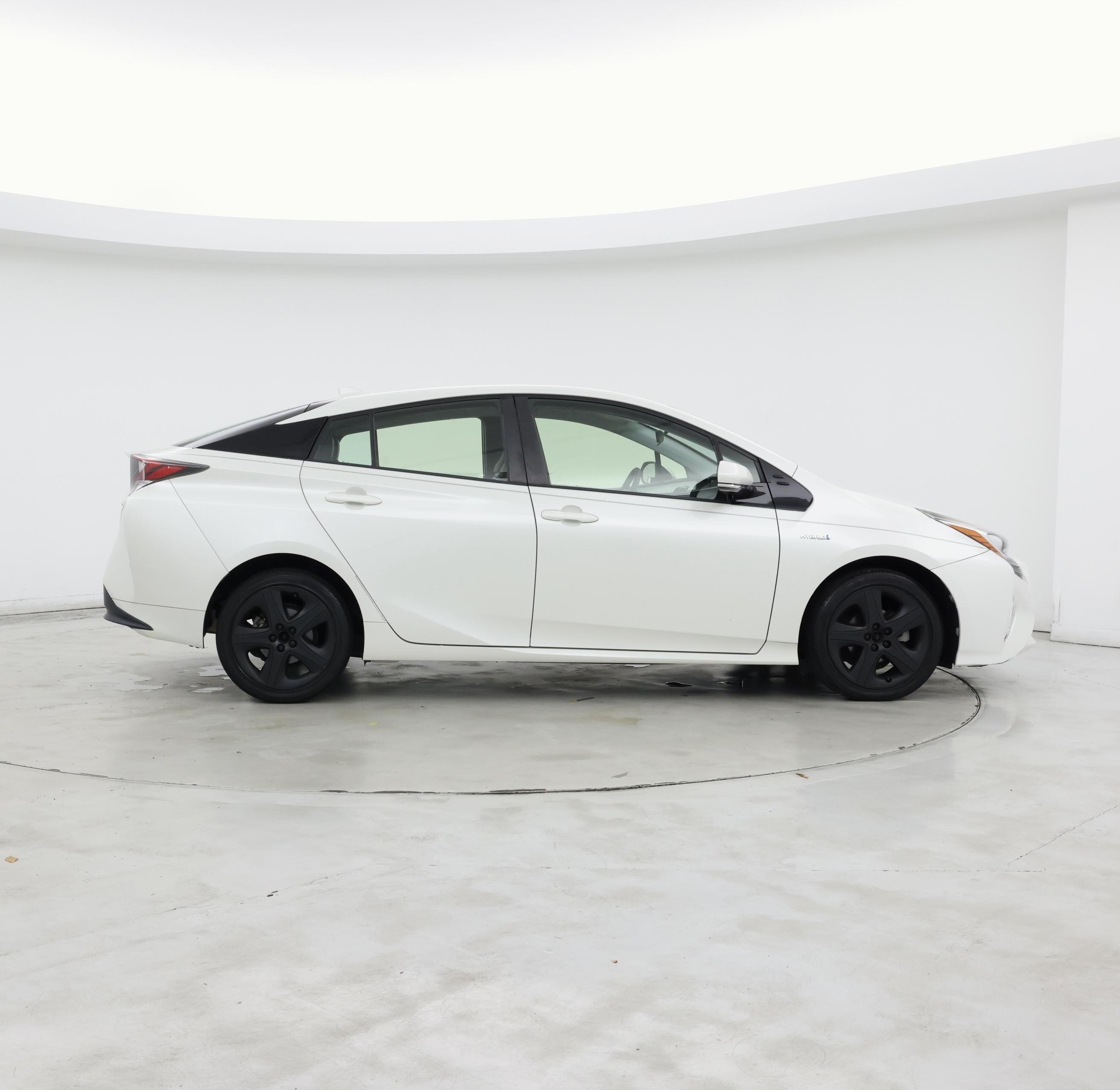 Thumbnail: 2016 Toyota Prius - 7