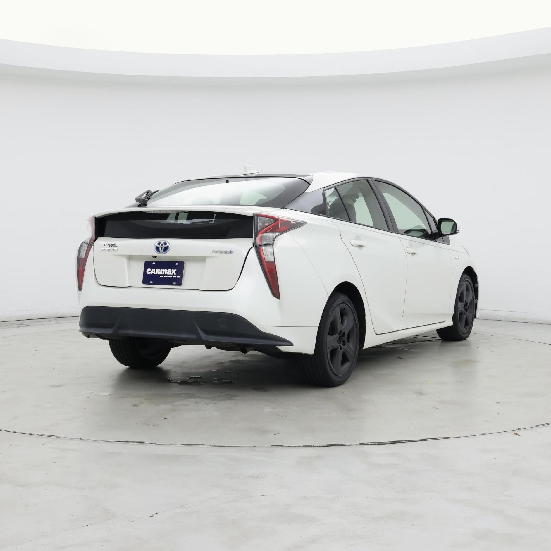Thumbnail: 2016 Toyota Prius - 8