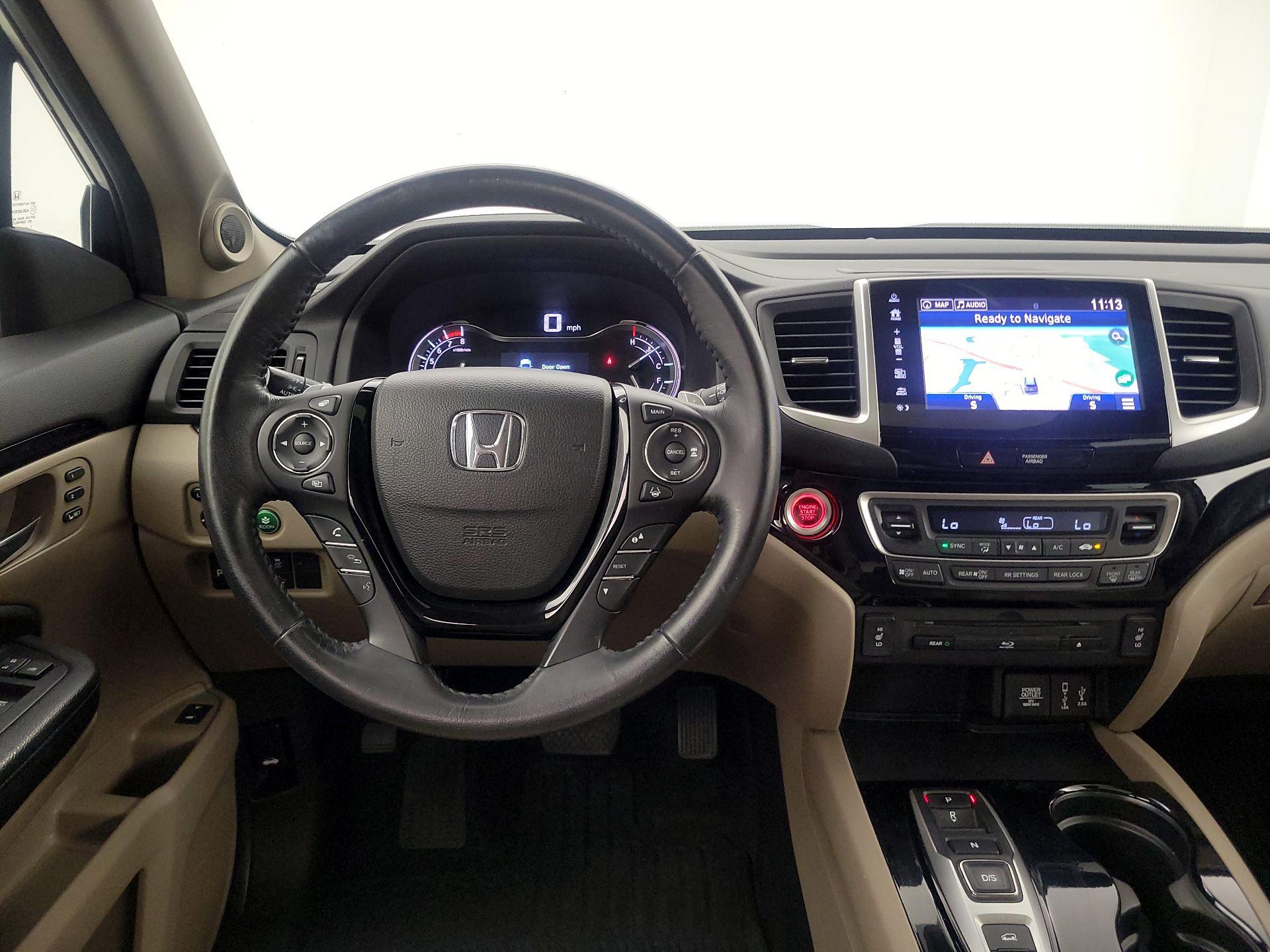Thumbnail: 2017 Honda Pilot - 10