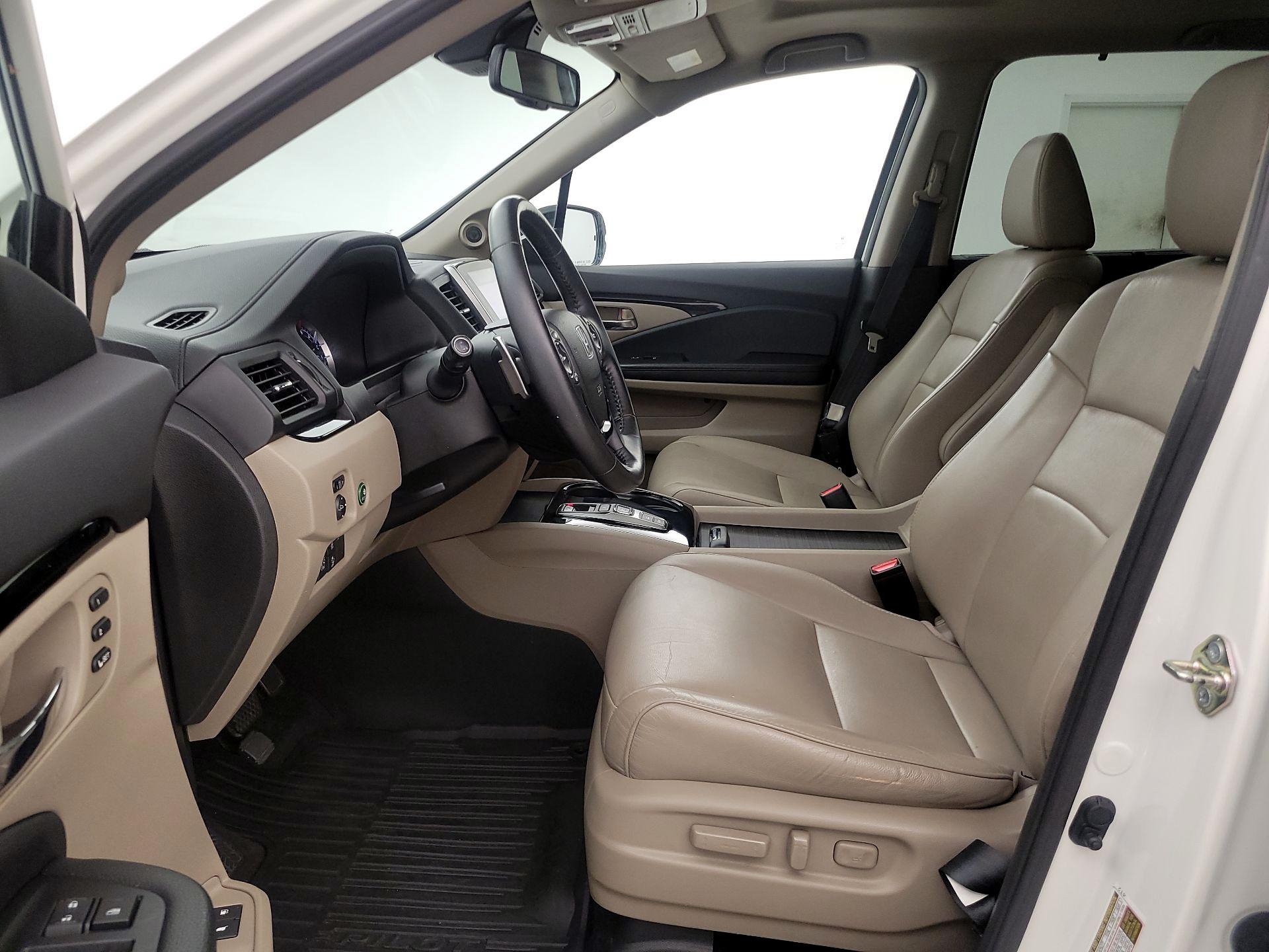 Thumbnail: 2017 Honda Pilot - 11