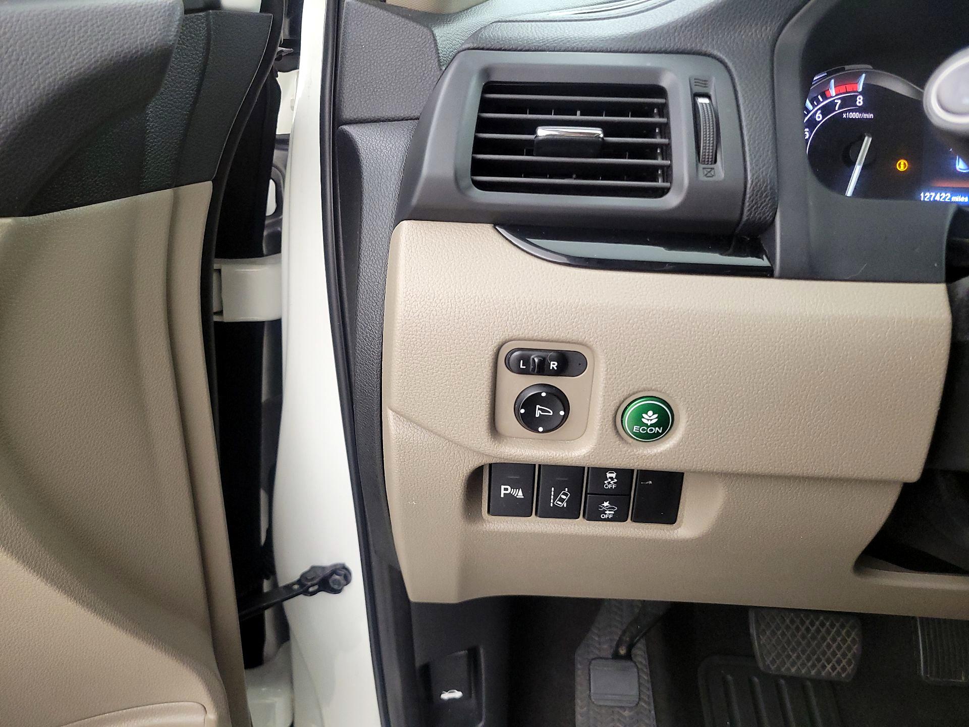 Thumbnail: 2017 Honda Pilot - 13