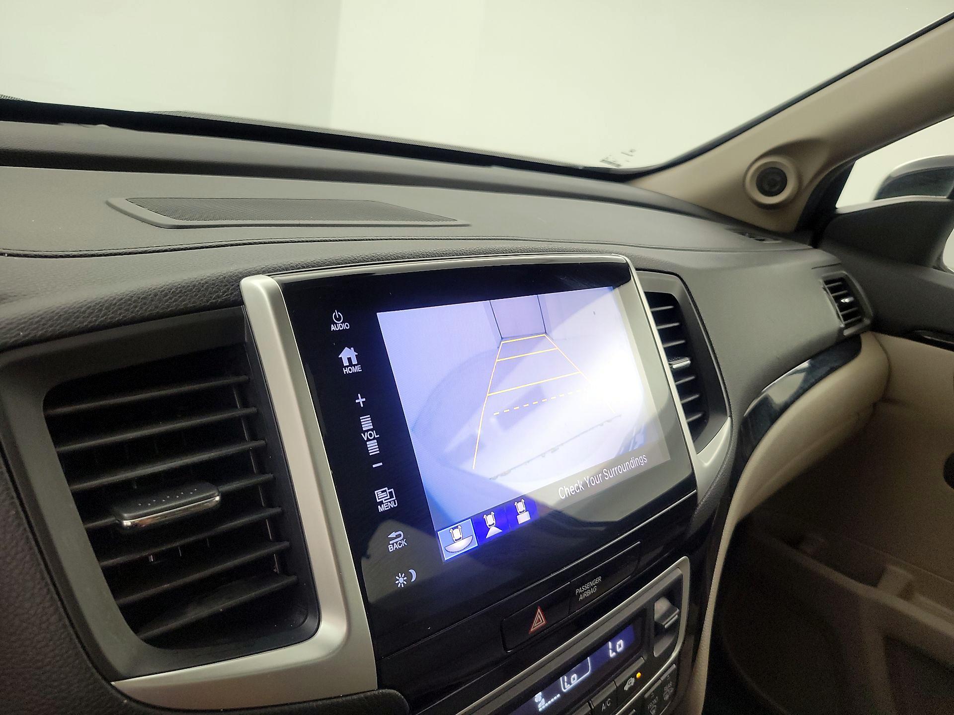 Thumbnail: 2017 Honda Pilot - 15