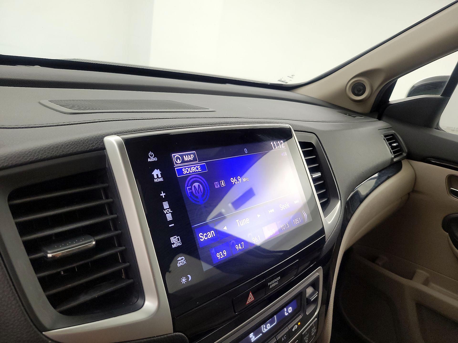 Thumbnail: 2017 Honda Pilot - 16