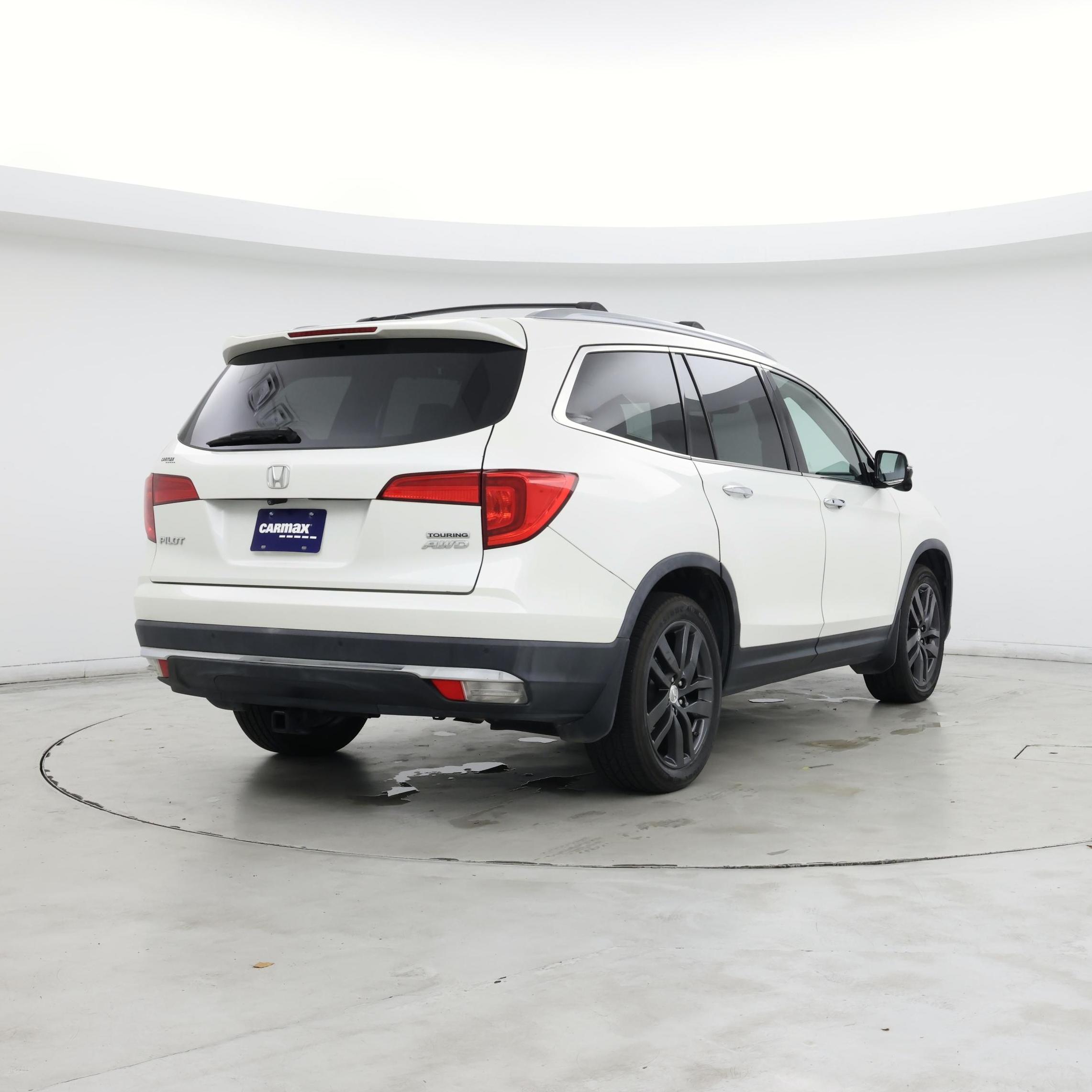 Thumbnail: 2017 Honda Pilot - 8