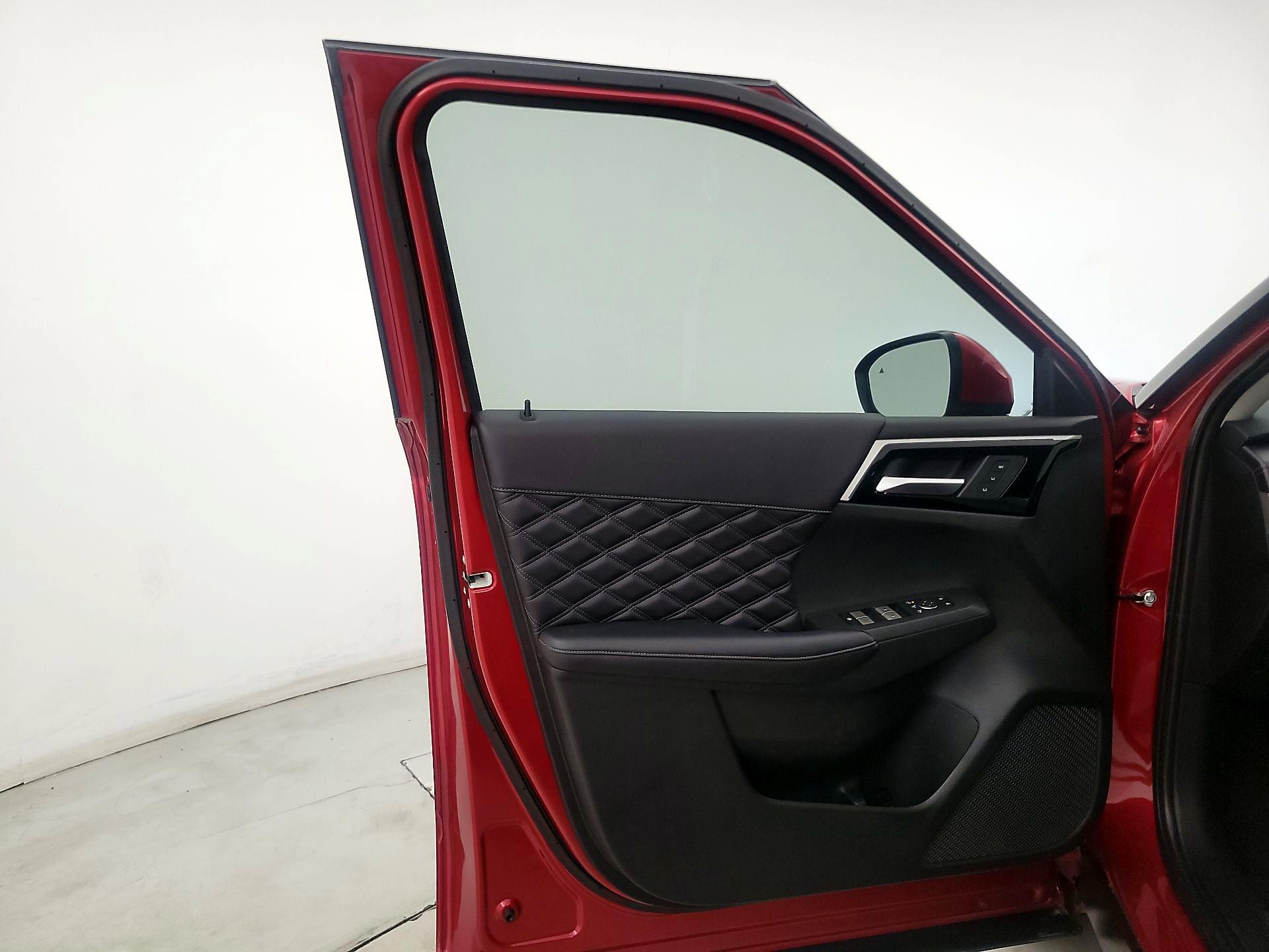 Thumbnail: 2024 Mitsubishi Outlander - 12