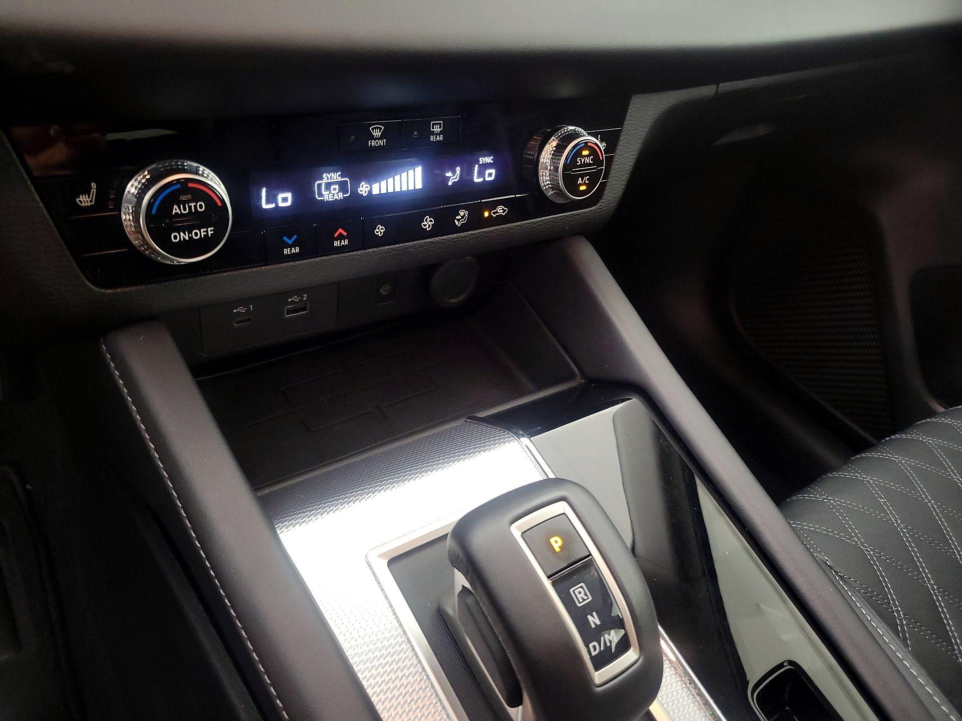 Thumbnail: 2024 Mitsubishi Outlander - 17