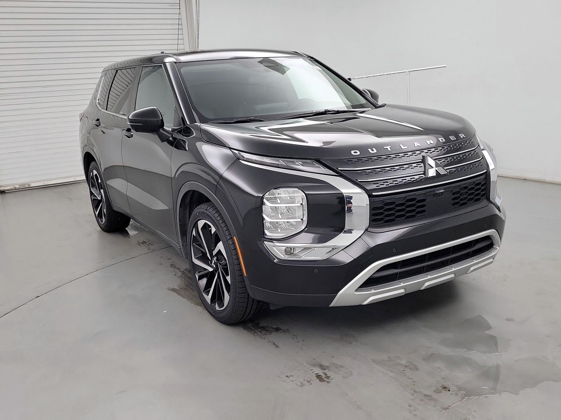 Thumbnail: 2023 Mitsubishi Outlander - 1