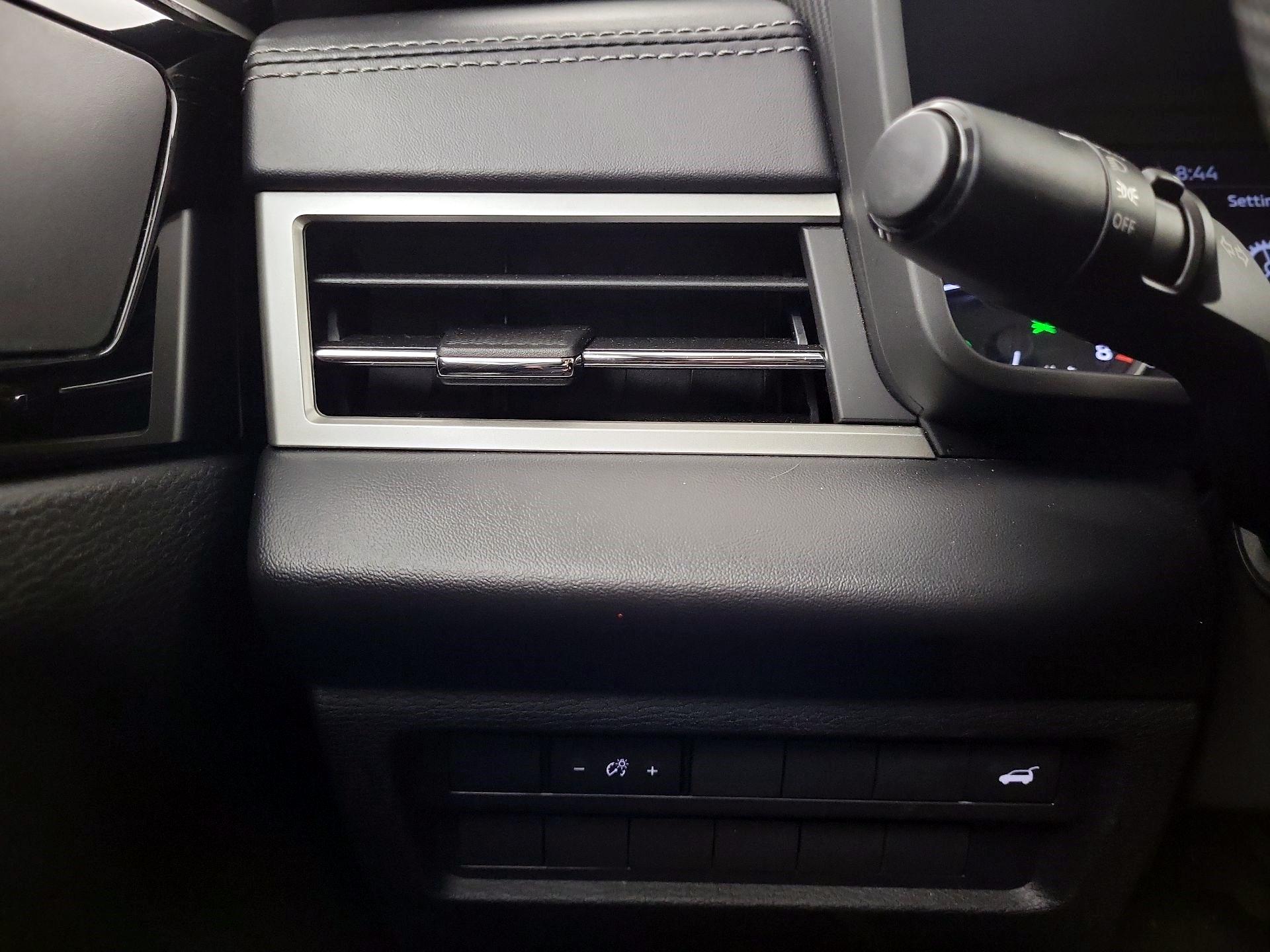Thumbnail: 2023 Mitsubishi Outlander - 11