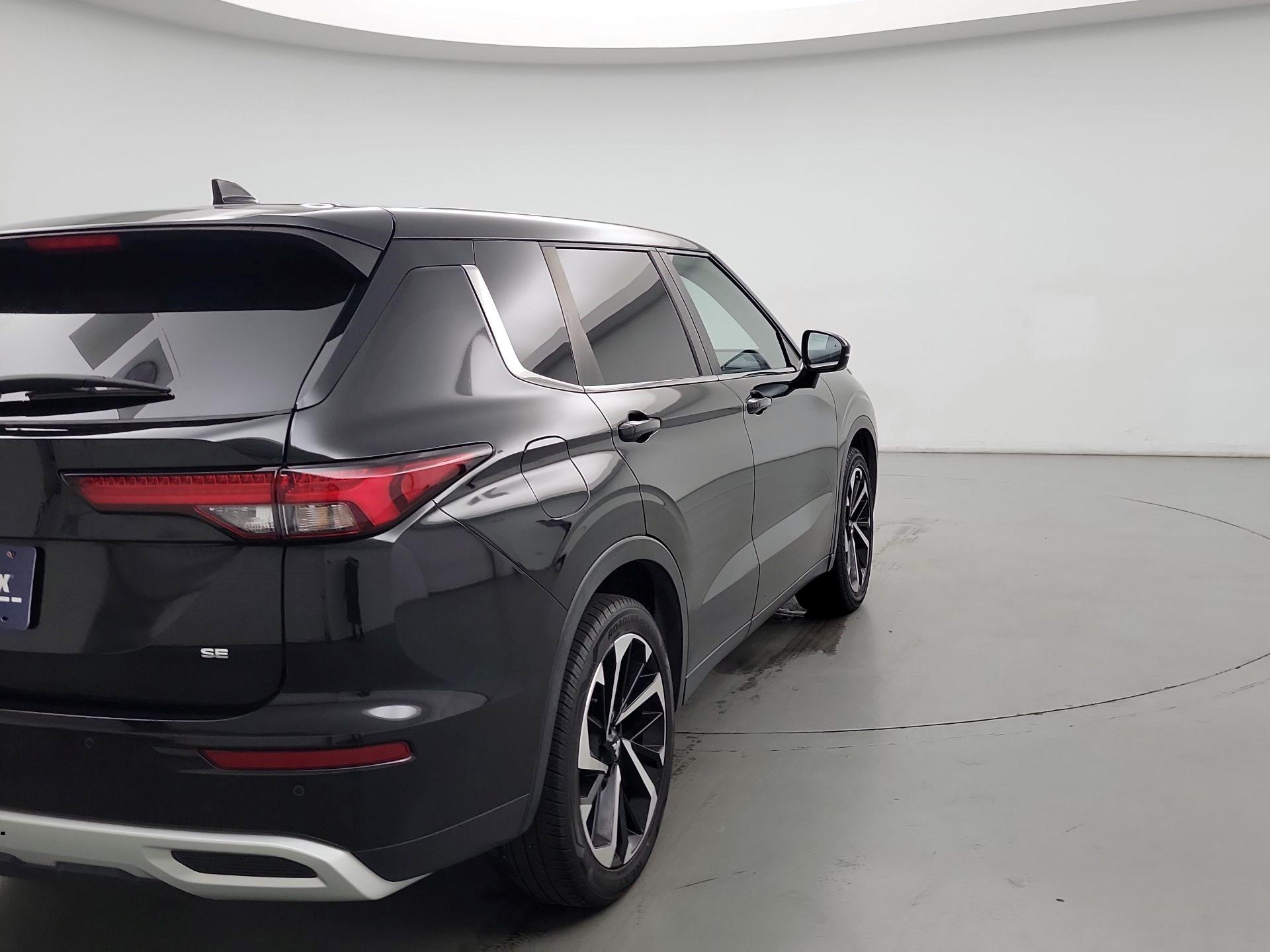 Thumbnail: 2023 Mitsubishi Outlander - 5
