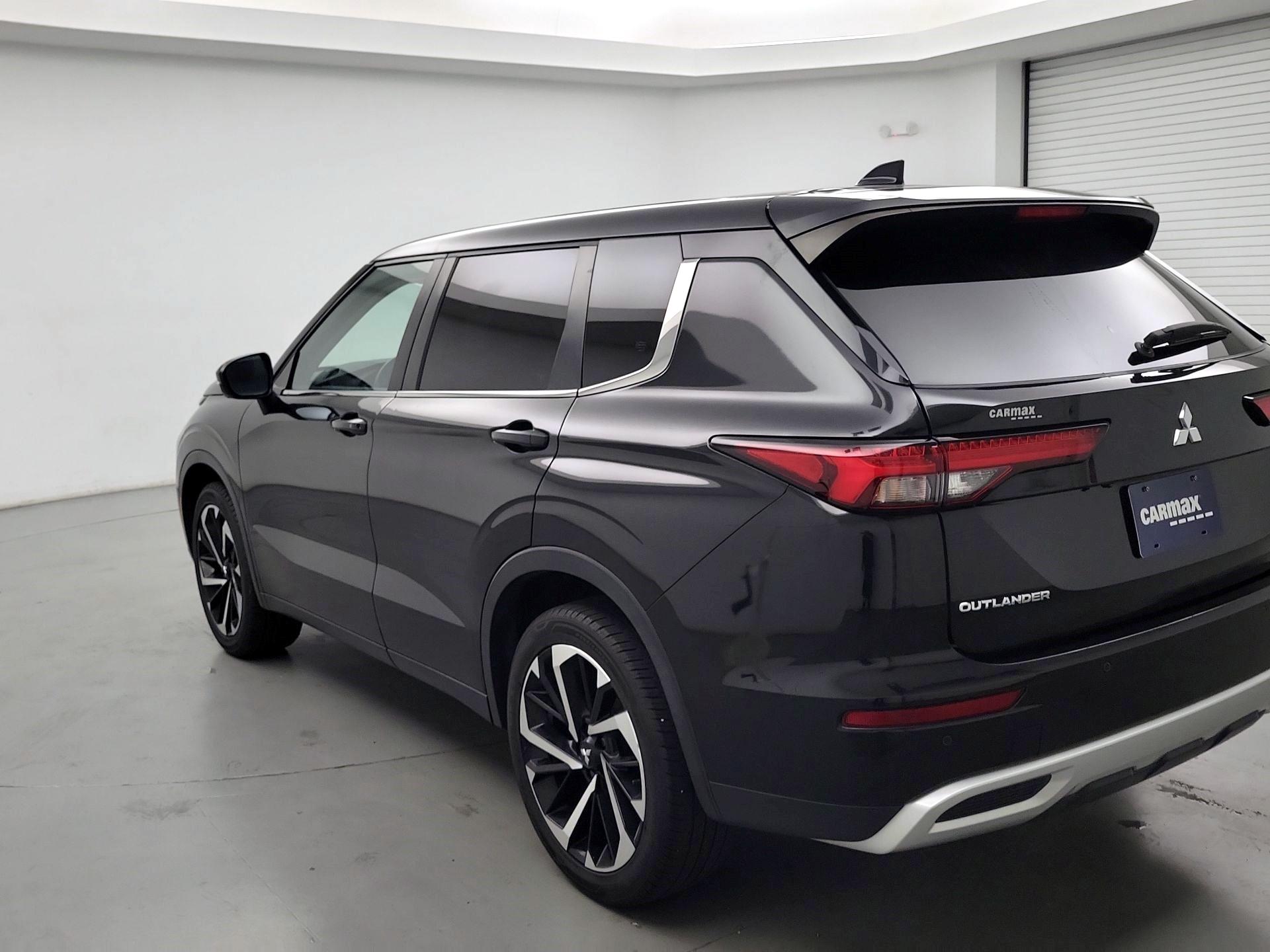 Thumbnail: 2023 Mitsubishi Outlander - 7