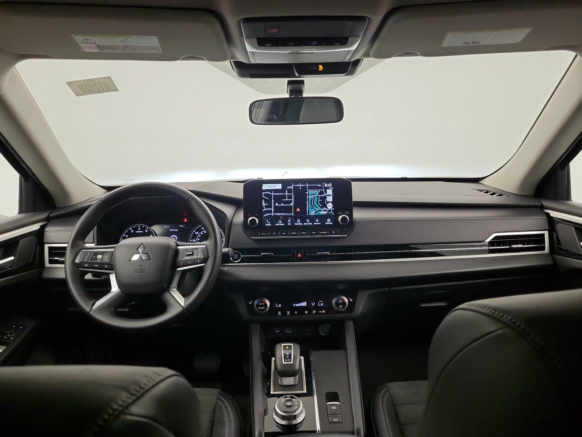 Thumbnail: 2023 Mitsubishi Outlander - 8