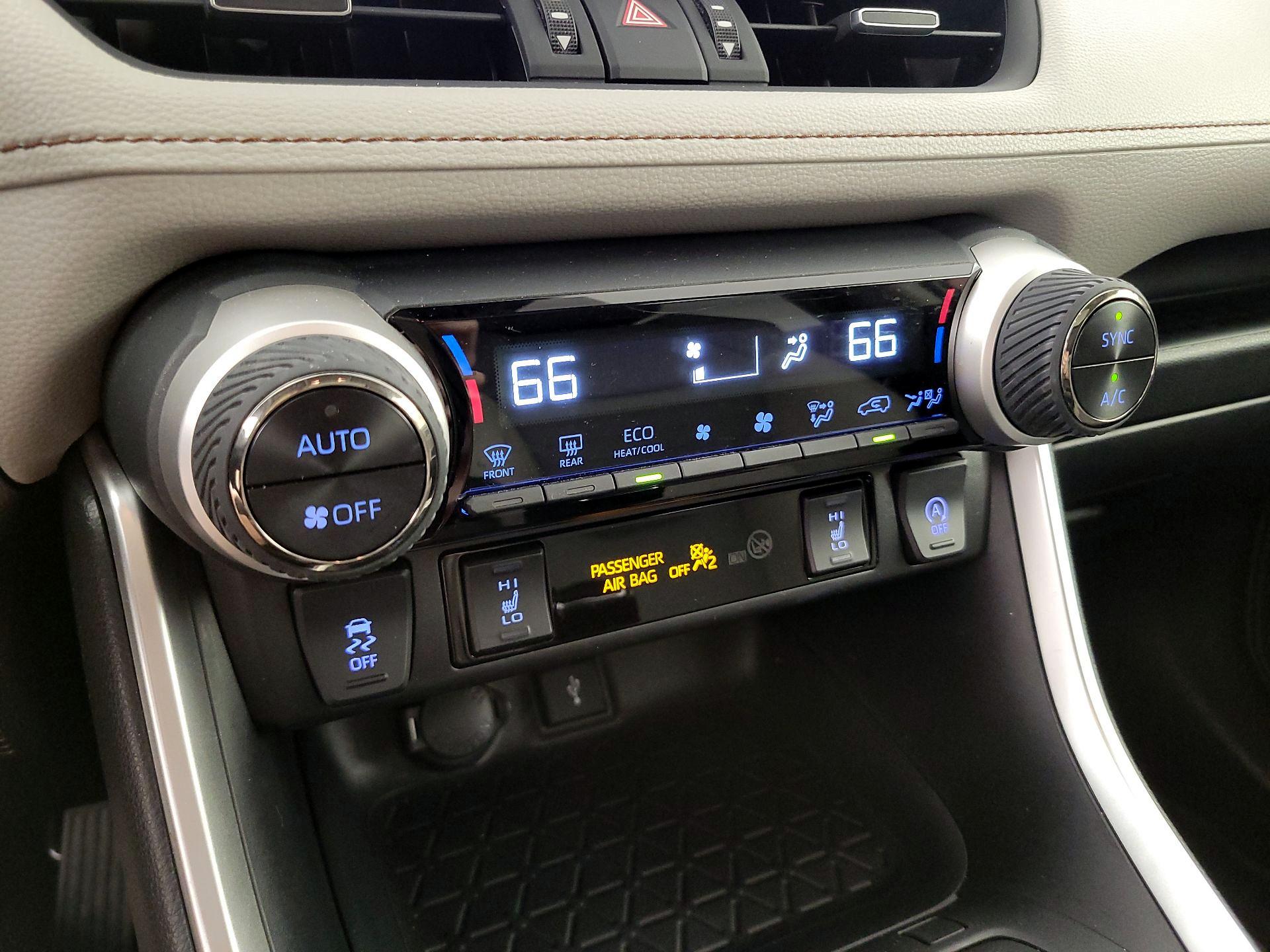 Thumbnail: 2020 Toyota RAV4 - 16