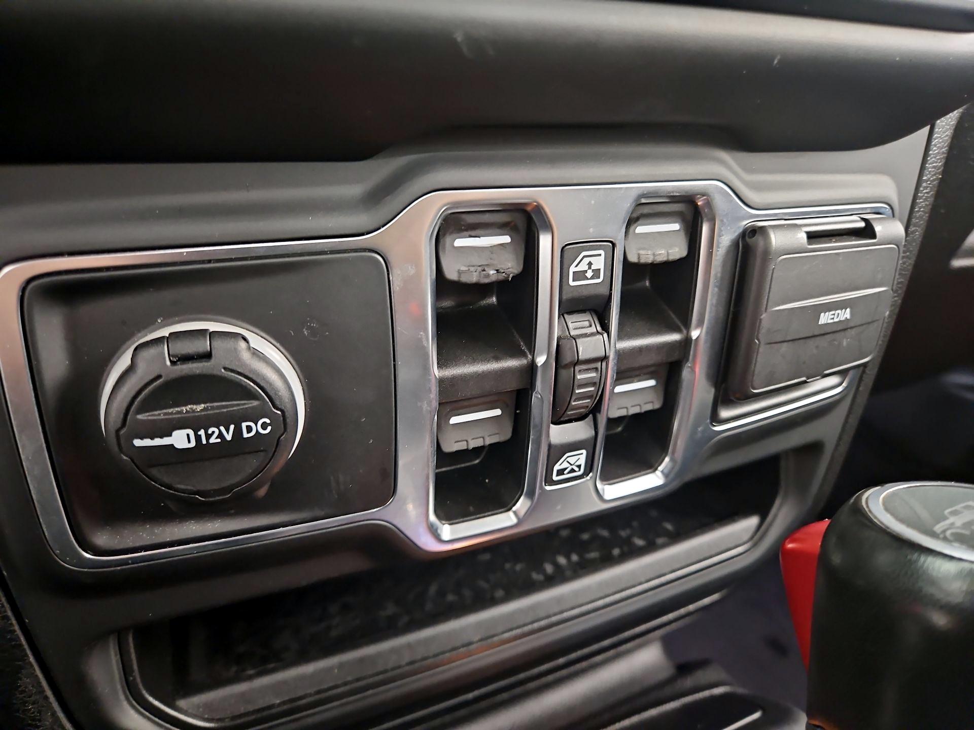 Thumbnail: 2021 Jeep Gladiator - 19