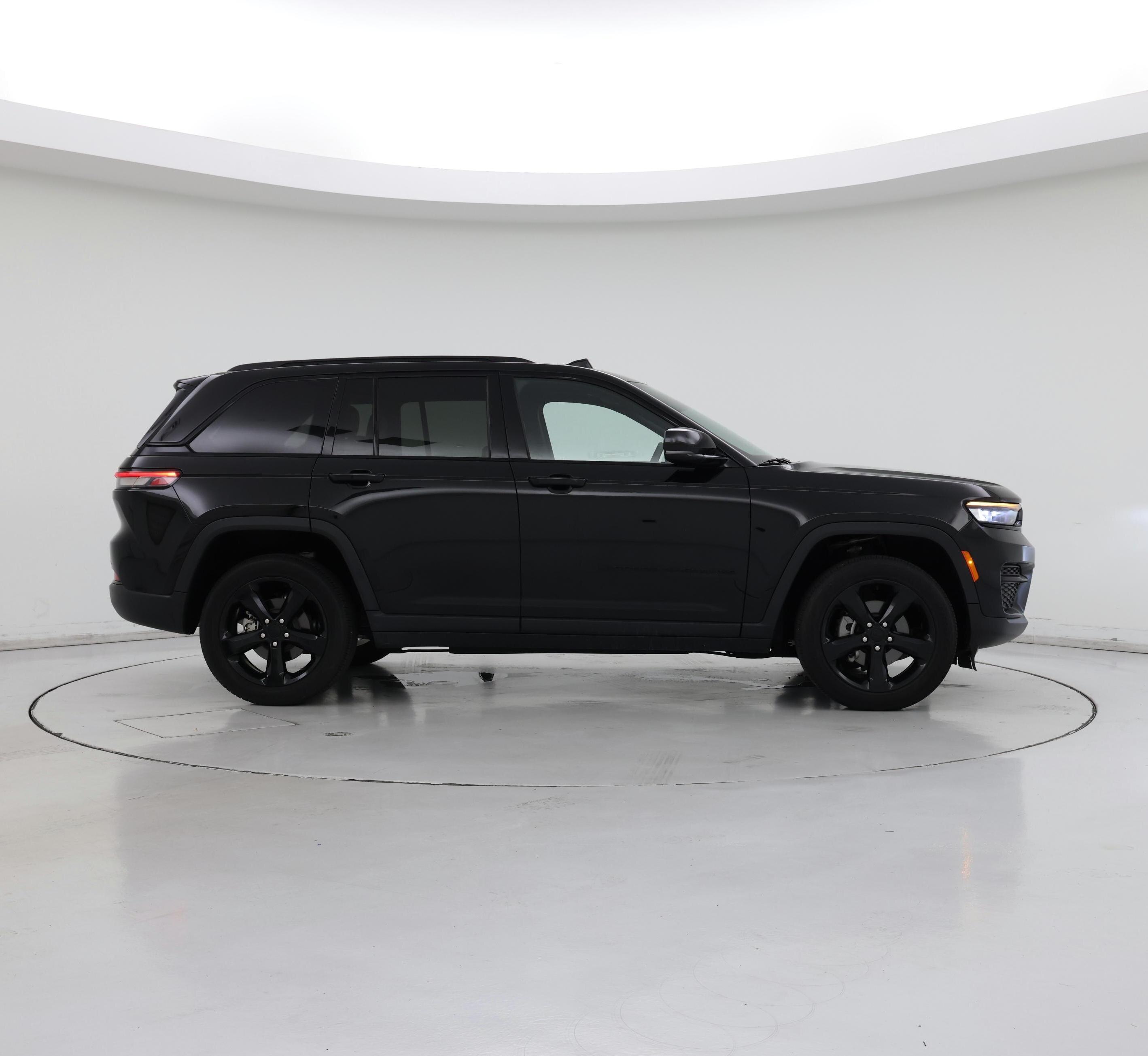 Thumbnail: 2023 Jeep Grand Cherokee - 7