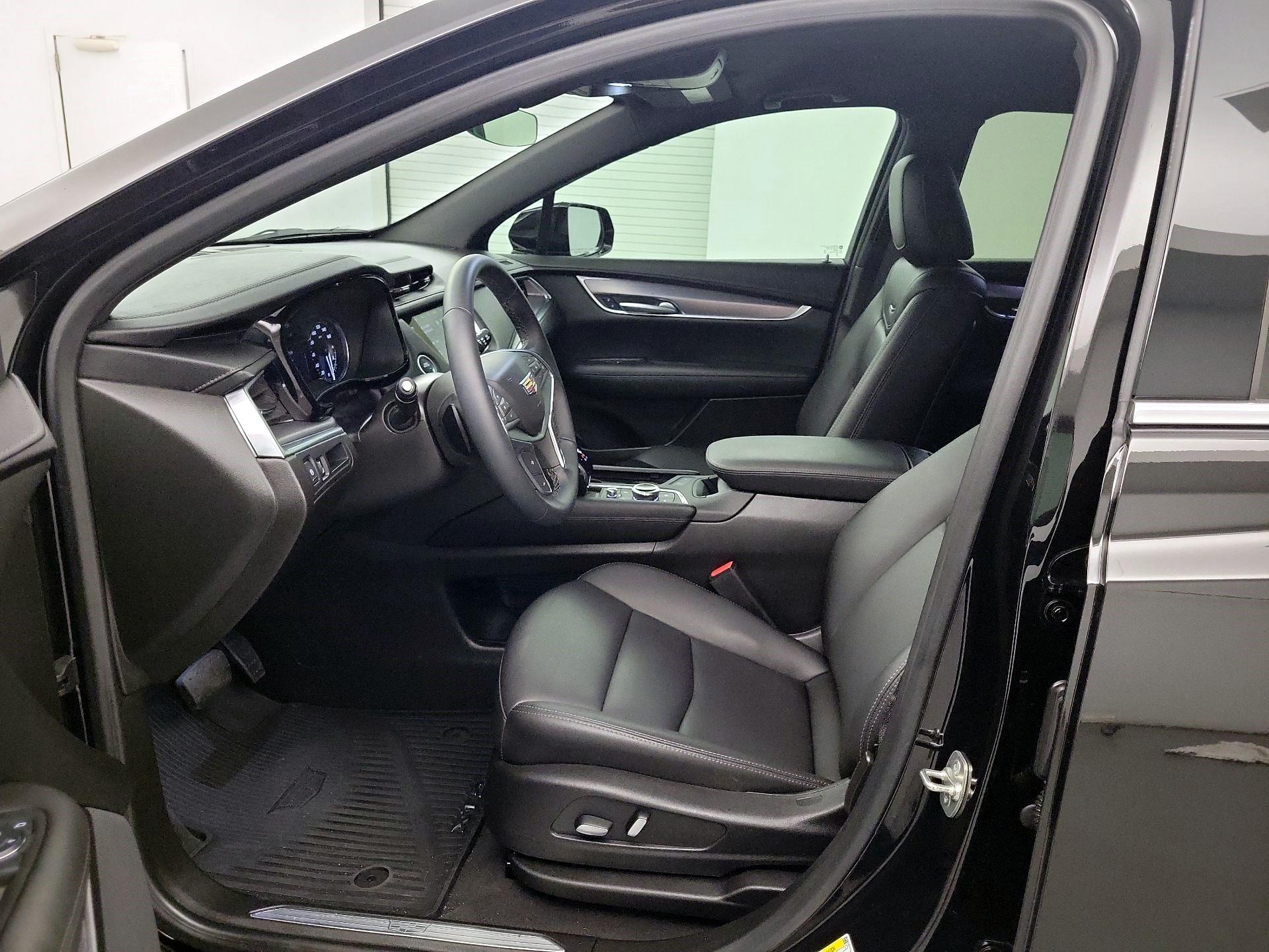 Thumbnail: 2024 Cadillac XT5 - 9
